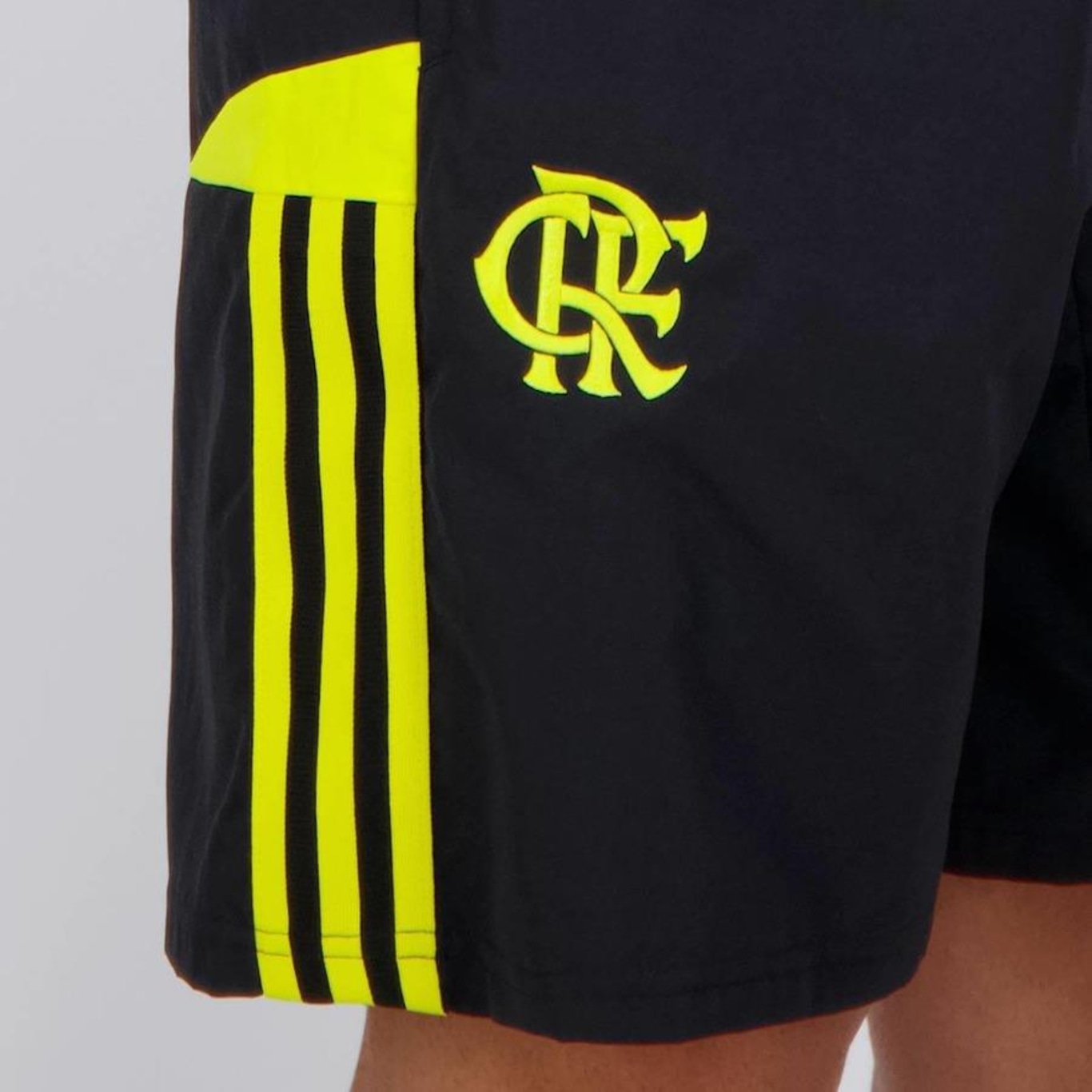 Bermuda adidas Flamengo Viagem 2024 - Masculina - Foto 5