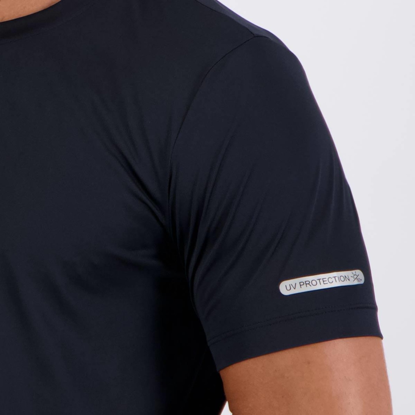 Camiseta Umbro Basic Uv - Masculina - Foto 6