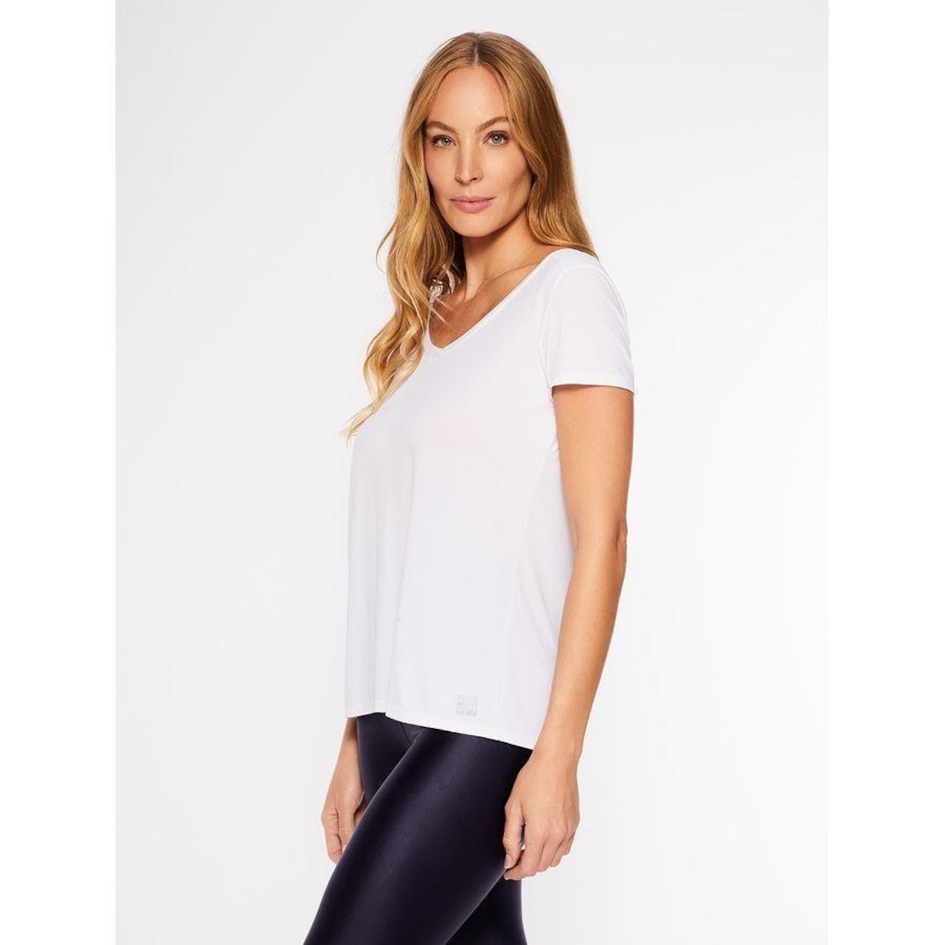 Camiseta Bodyforsure Decote Essentials - Feminina - Foto 5