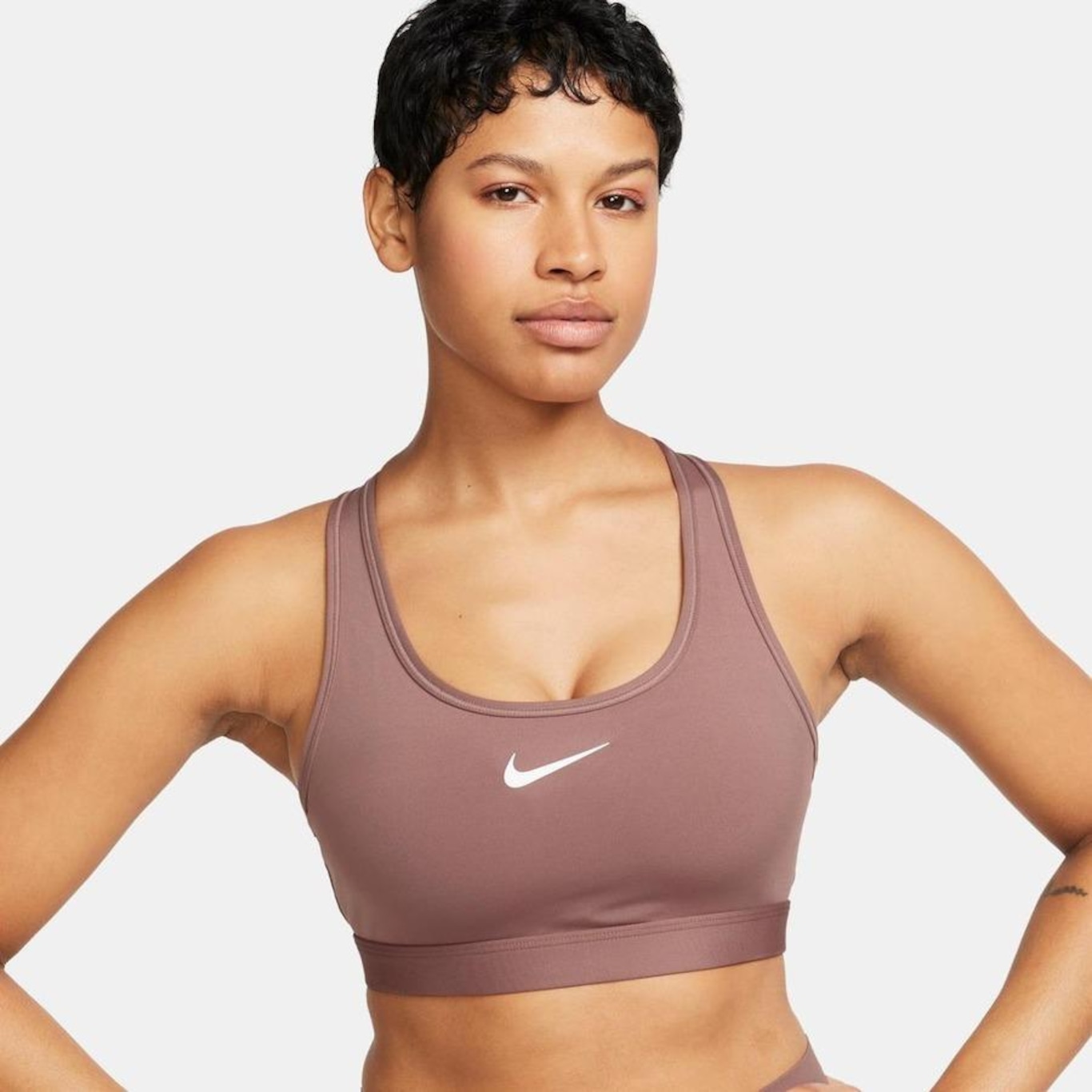 Top Fitness Nike Swoosh - Feminino - Foto 1