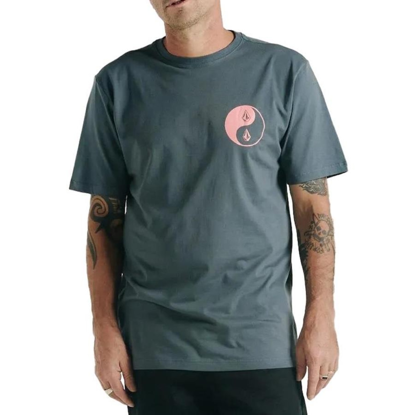 Camiseta Volcom Crowned - Masculina - Foto 1