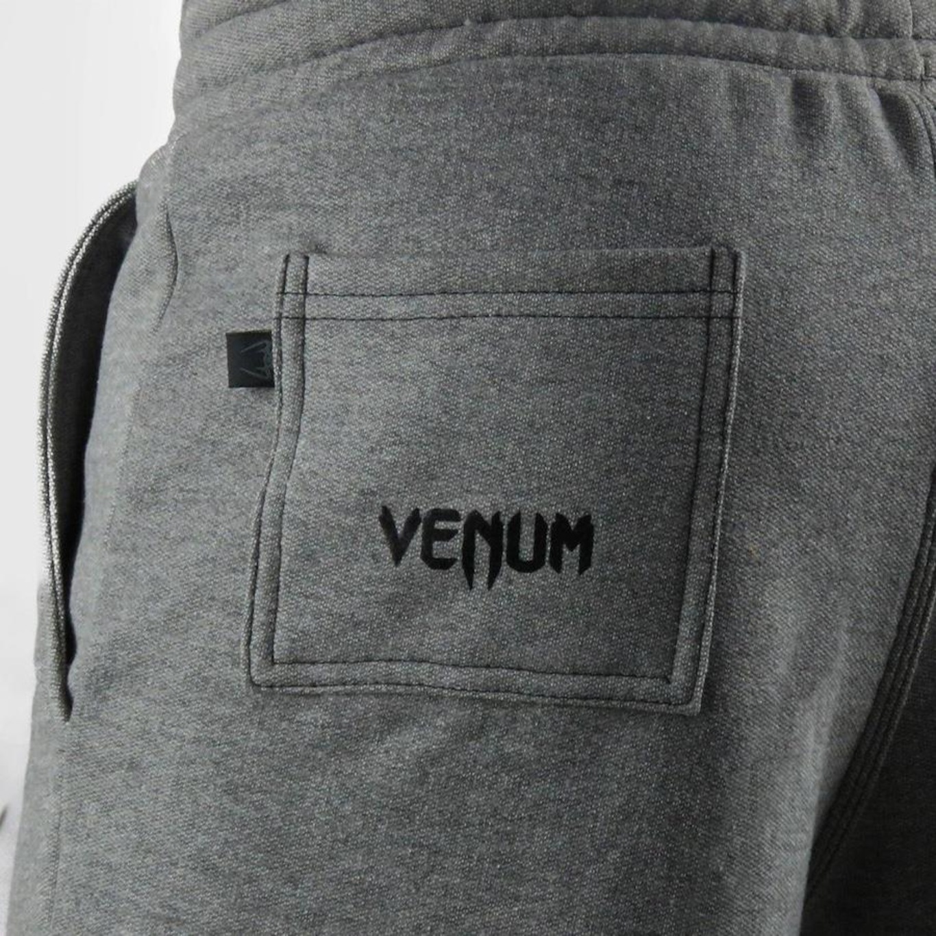 Bermuda Moletom Venum Logo Dark - Masculina - Foto 5