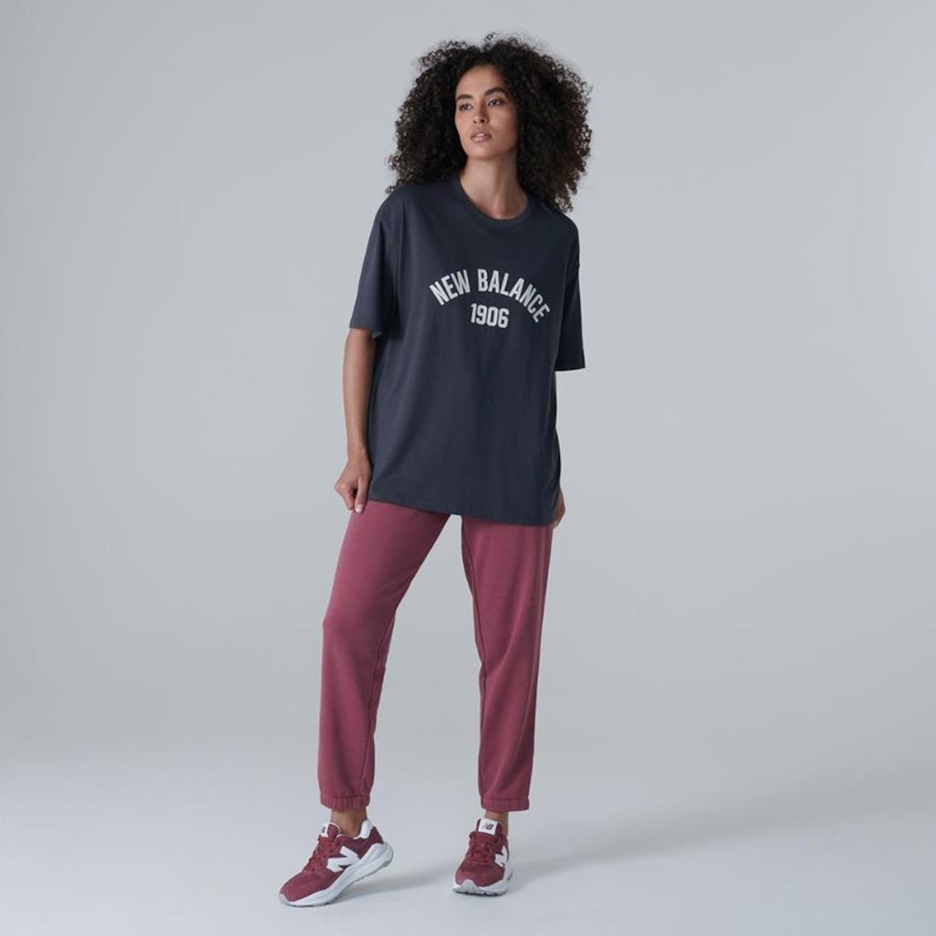 Camiseta New Balance Essentials 1906 - Feminina - Foto 3