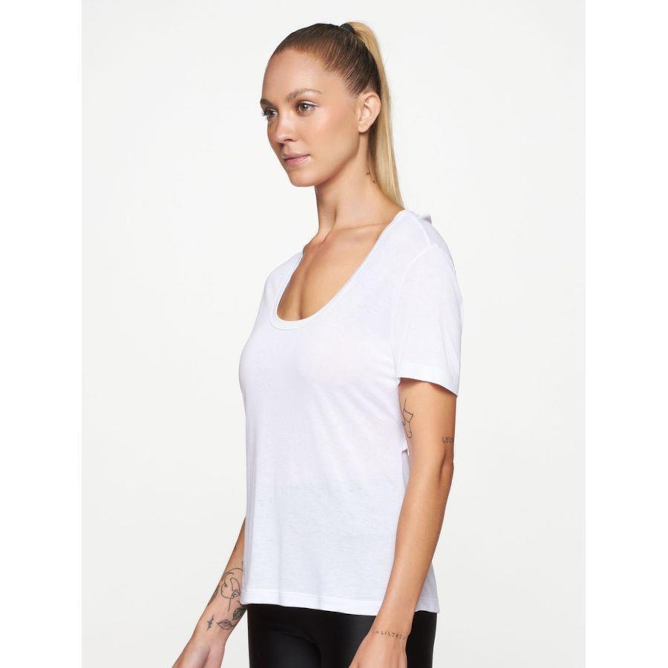 Camiseta Bodyforsure Lisa Lifestyle - Feminina - Foto 4