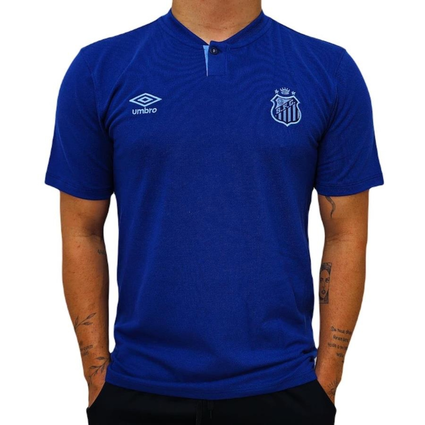 Camisa Polo Santos Viagem 2024 Umbro - Masculina - Foto 2