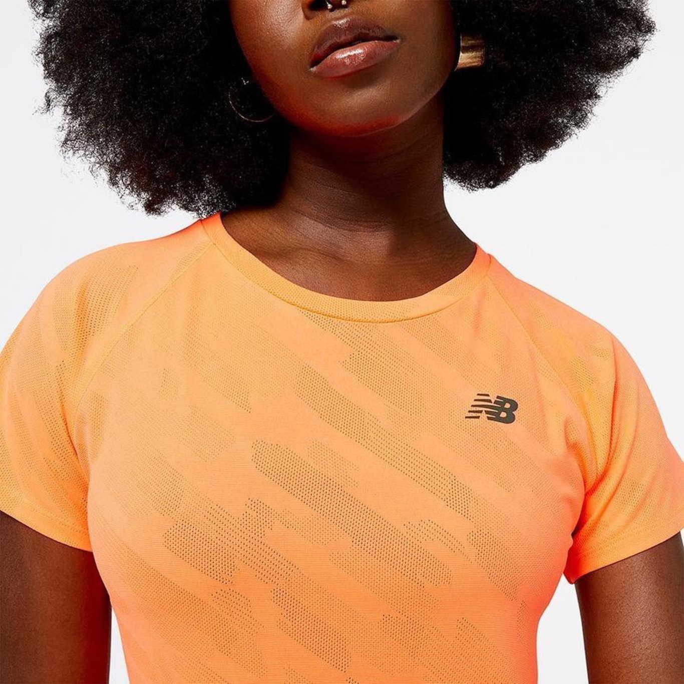 Camiseta New Balance Q Speed Jacquard - Feminina - Foto 4