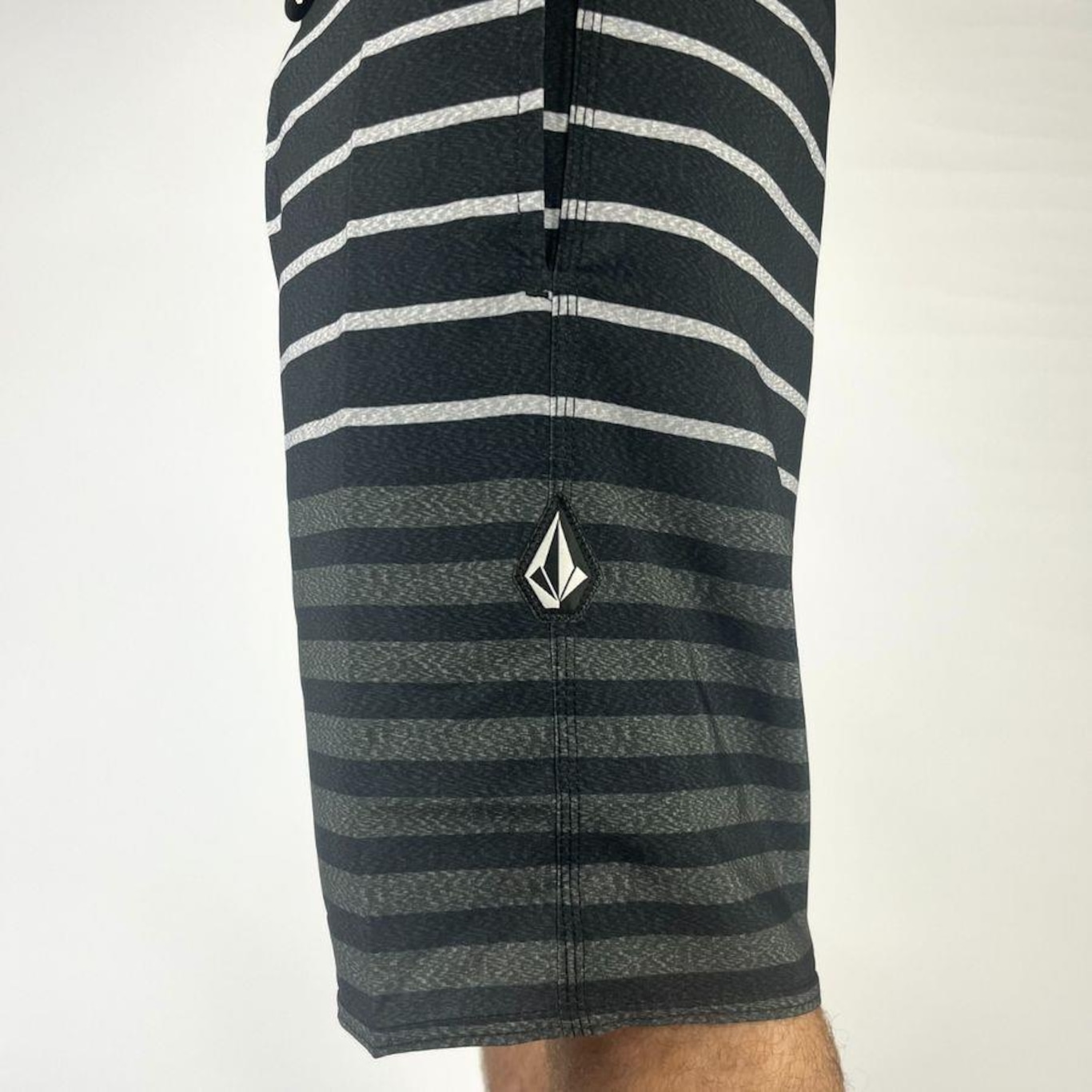 Bermuda Volcom Quarta Stripe - Masculina - Foto 2