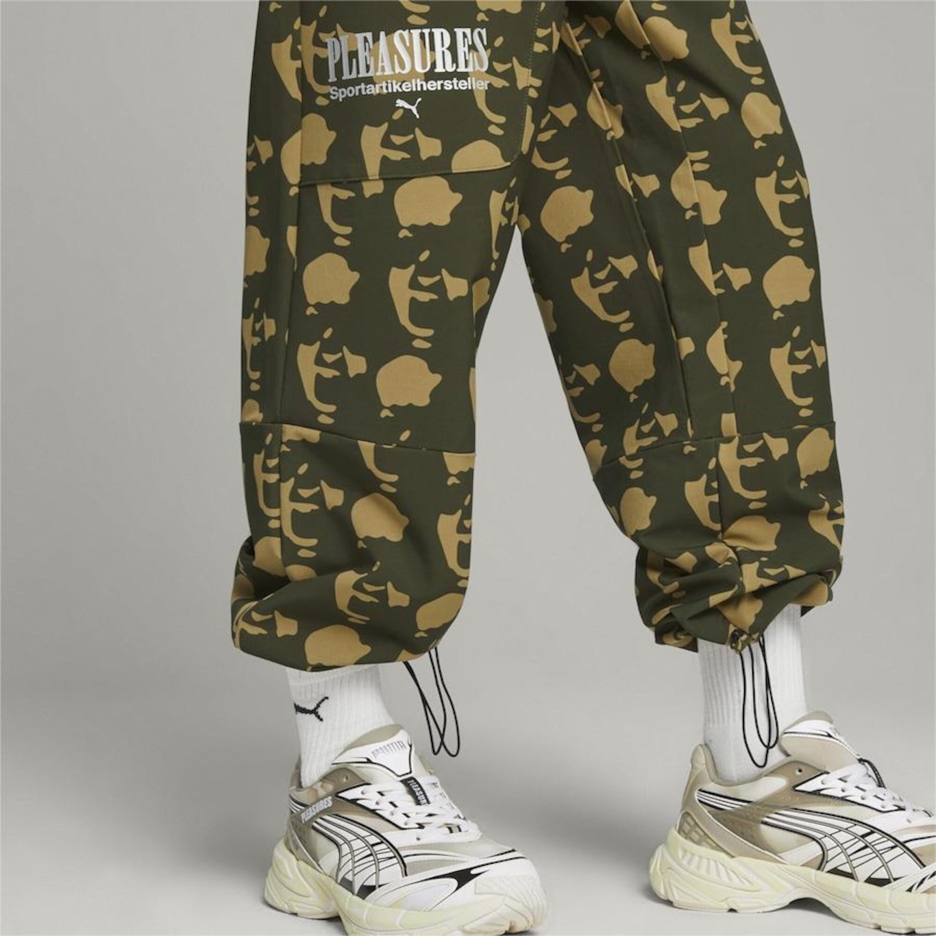 Calça Cargo Puma X Pleasures - Masculina - Foto 4