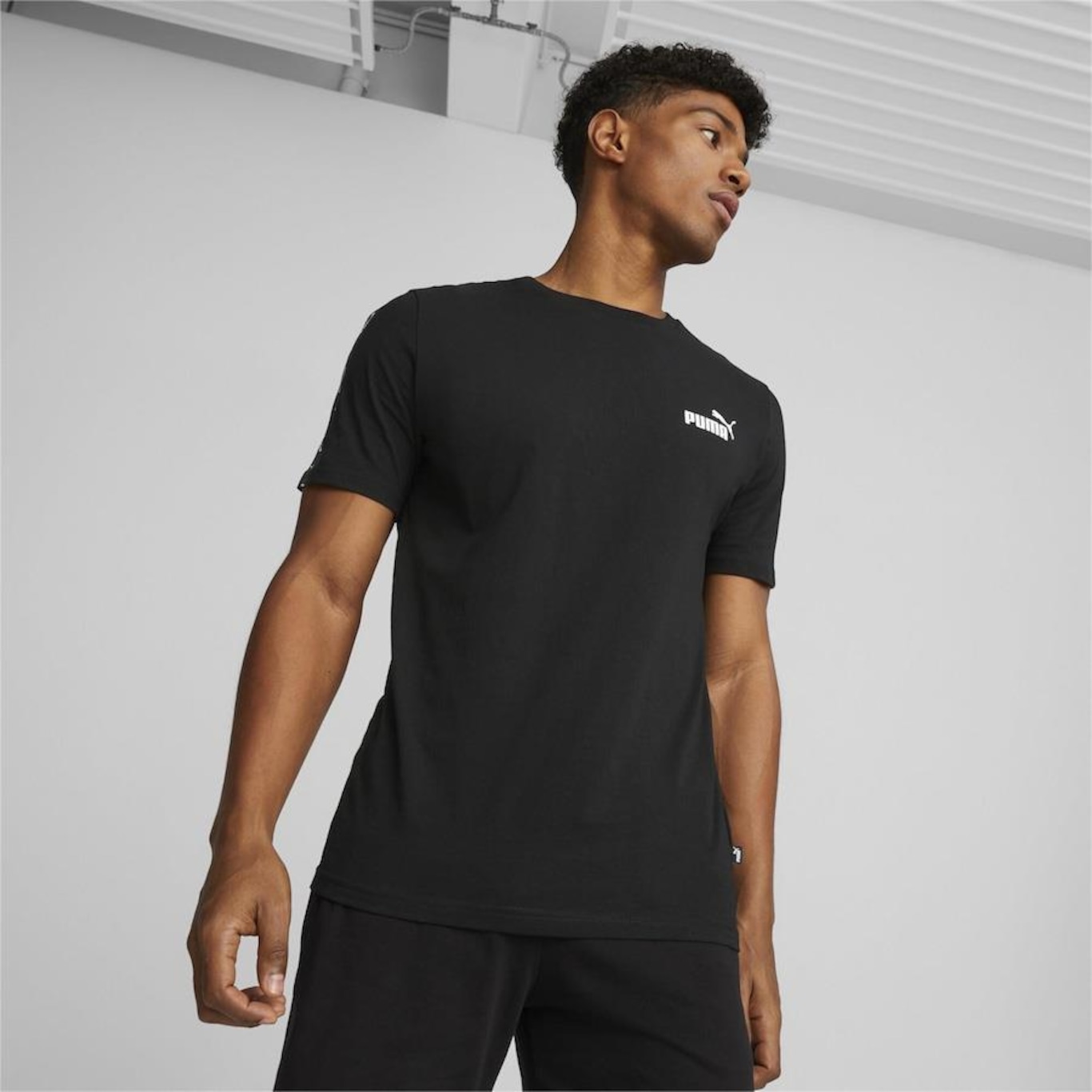 Camiseta Puma Essentials+ Tape - Masculina - Foto 3