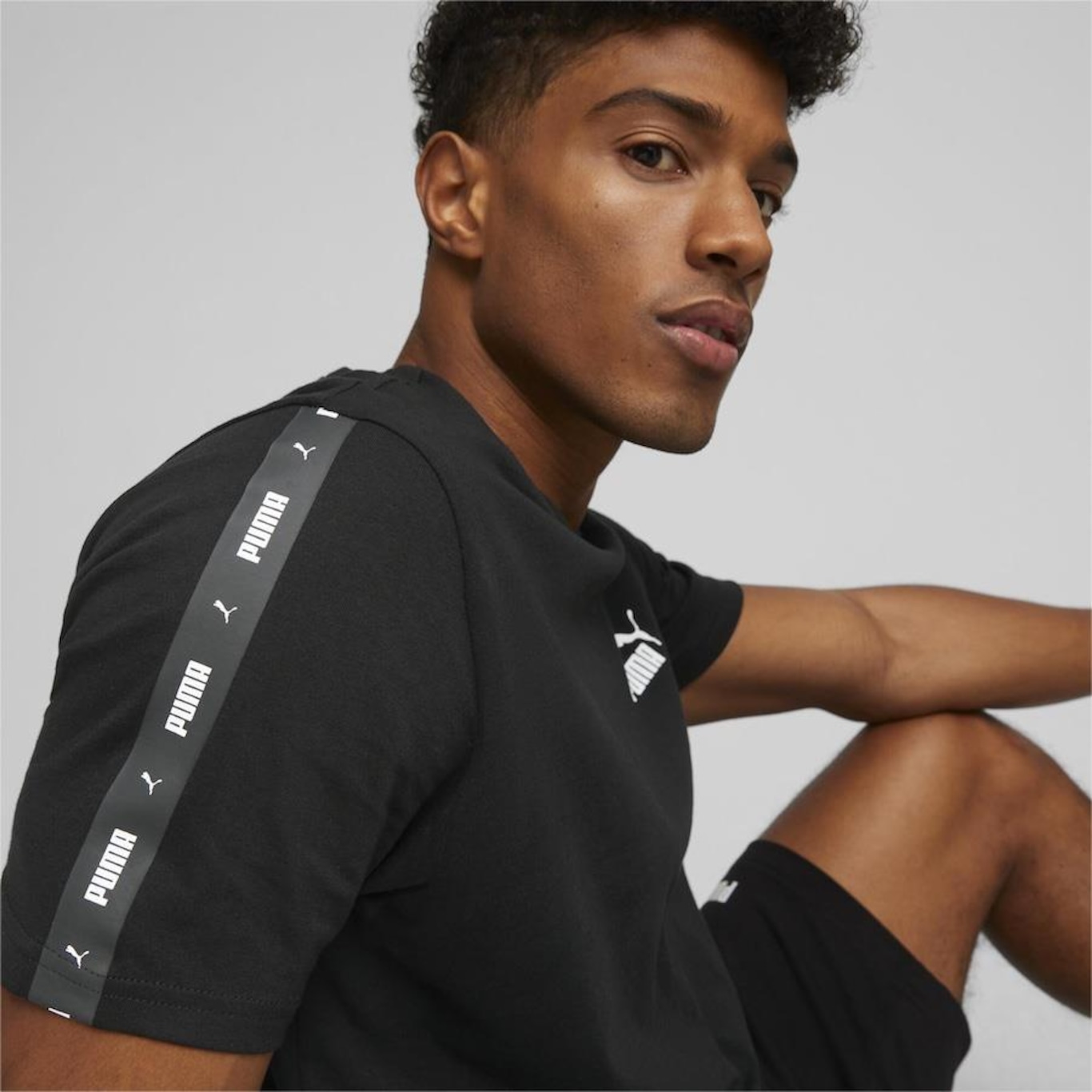 Camiseta Puma Essentials+ Tape - Masculina - Foto 4