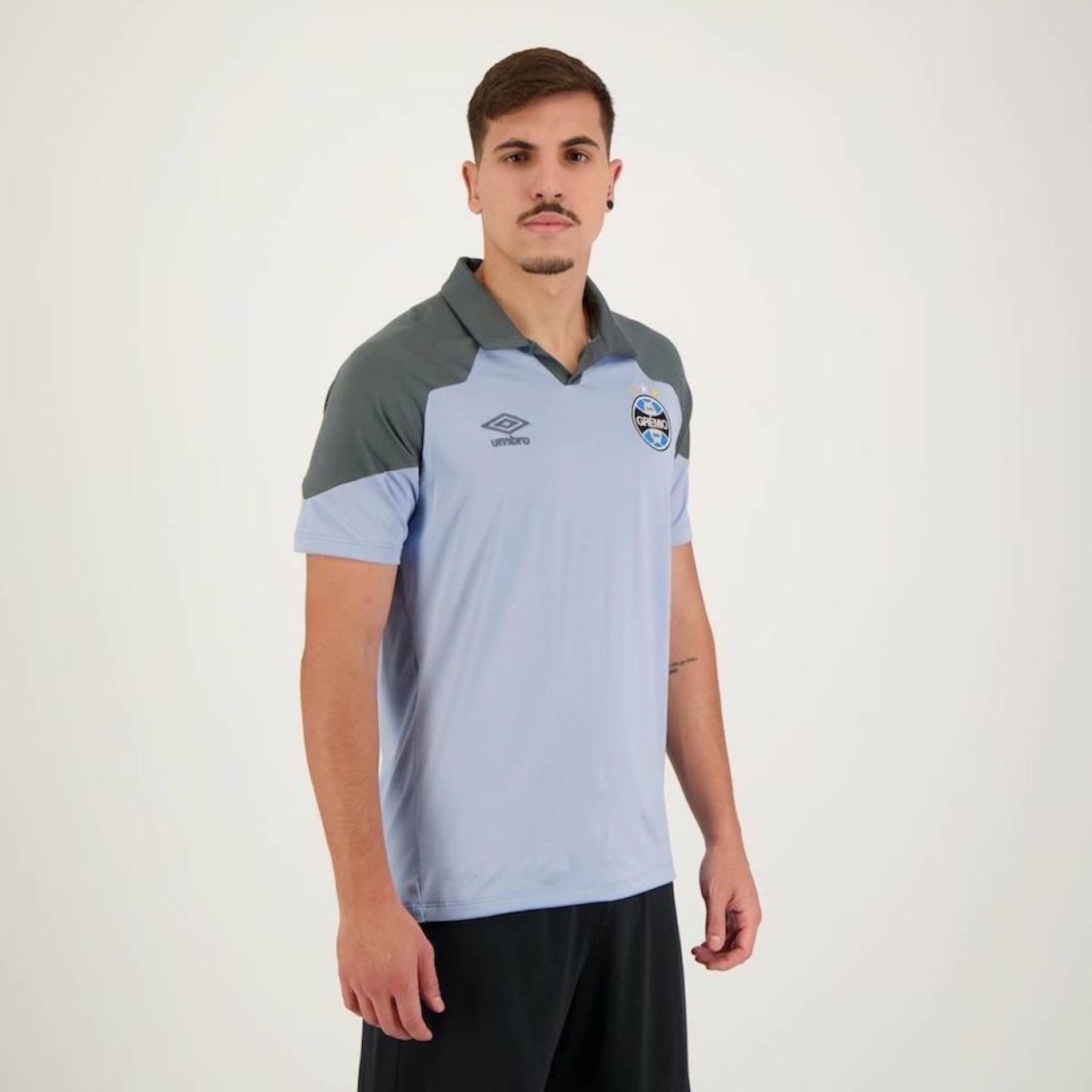 Camisa Polo do Grêmio 2023 Umbro Viagem - Masculina - Foto 2