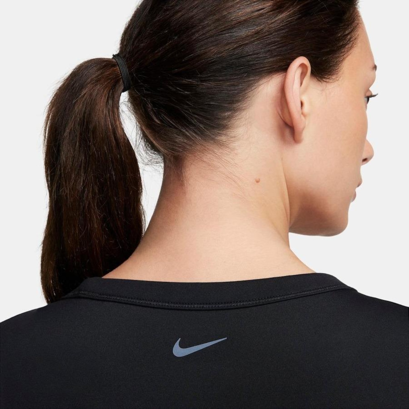 Camiseta Nike Dri-Fit One Cropped - Feminina - Foto 4