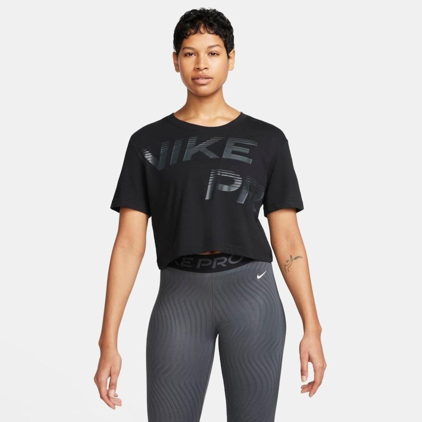 Camiseta Nike Pro Grx - Feminina - Foto 1