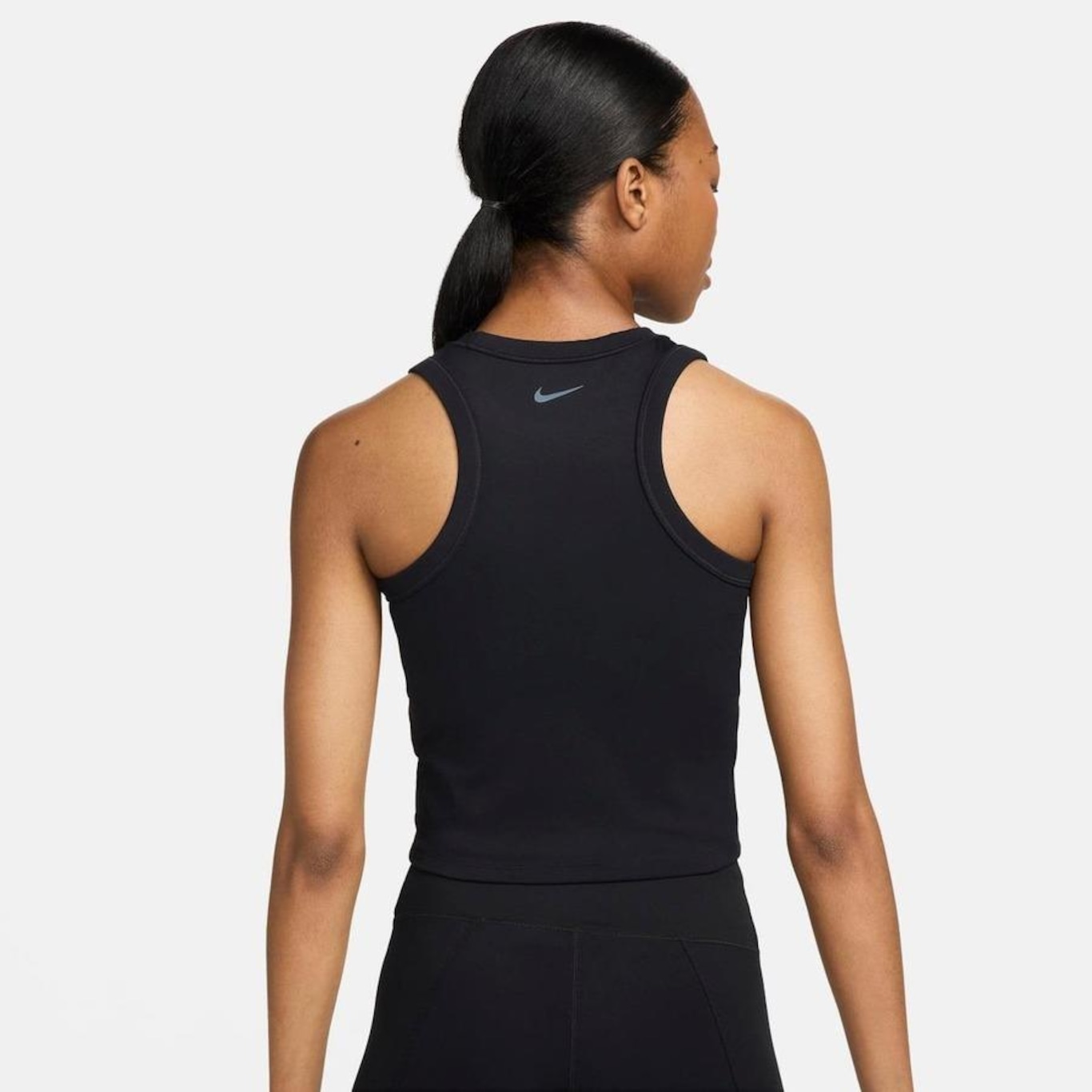 Camiseta Regata Nike Dri-Fit One Cropped - Feminina - Foto 2