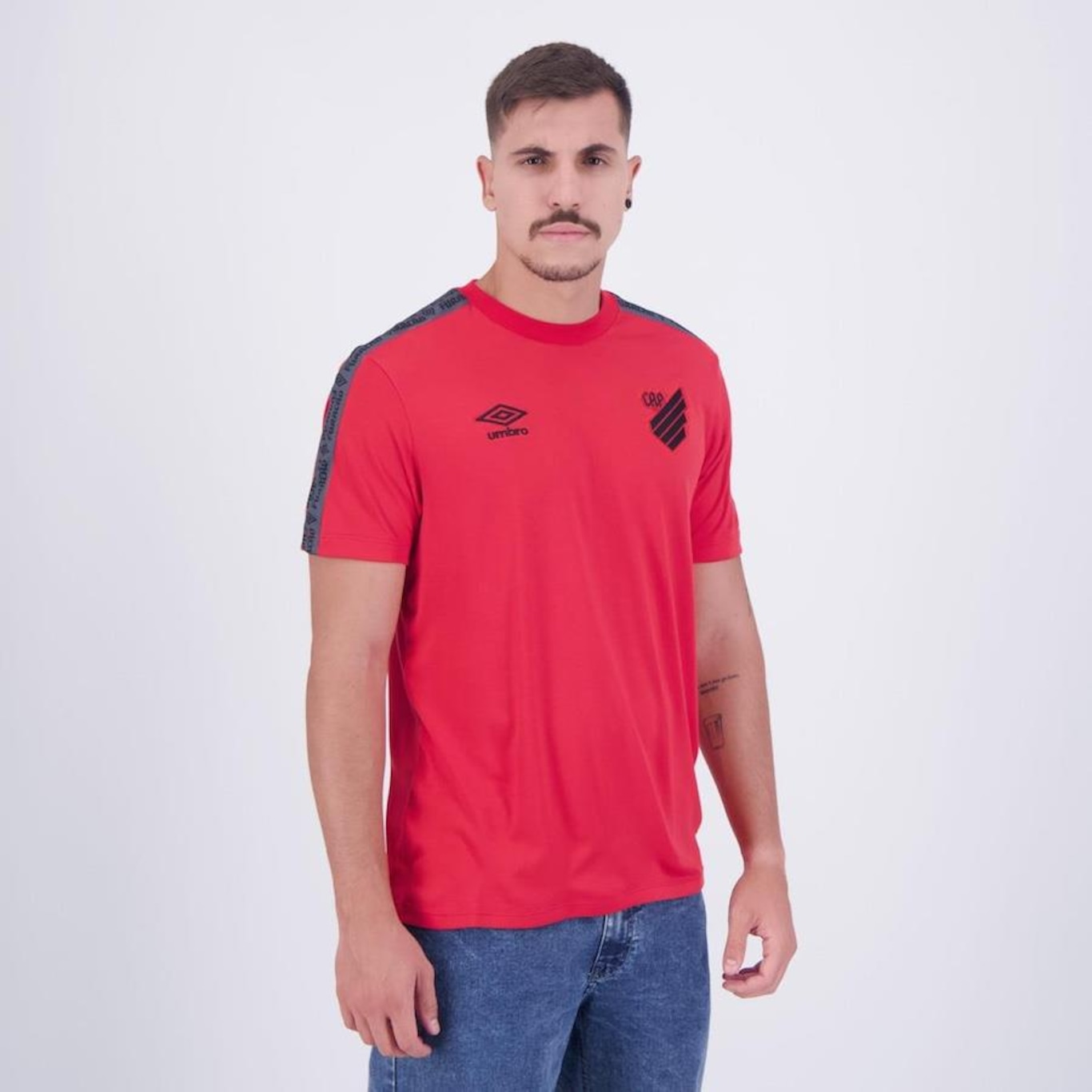 Camisa do Athletico Paranaense Concentração 2022 Umbro - Masculina - Foto 2