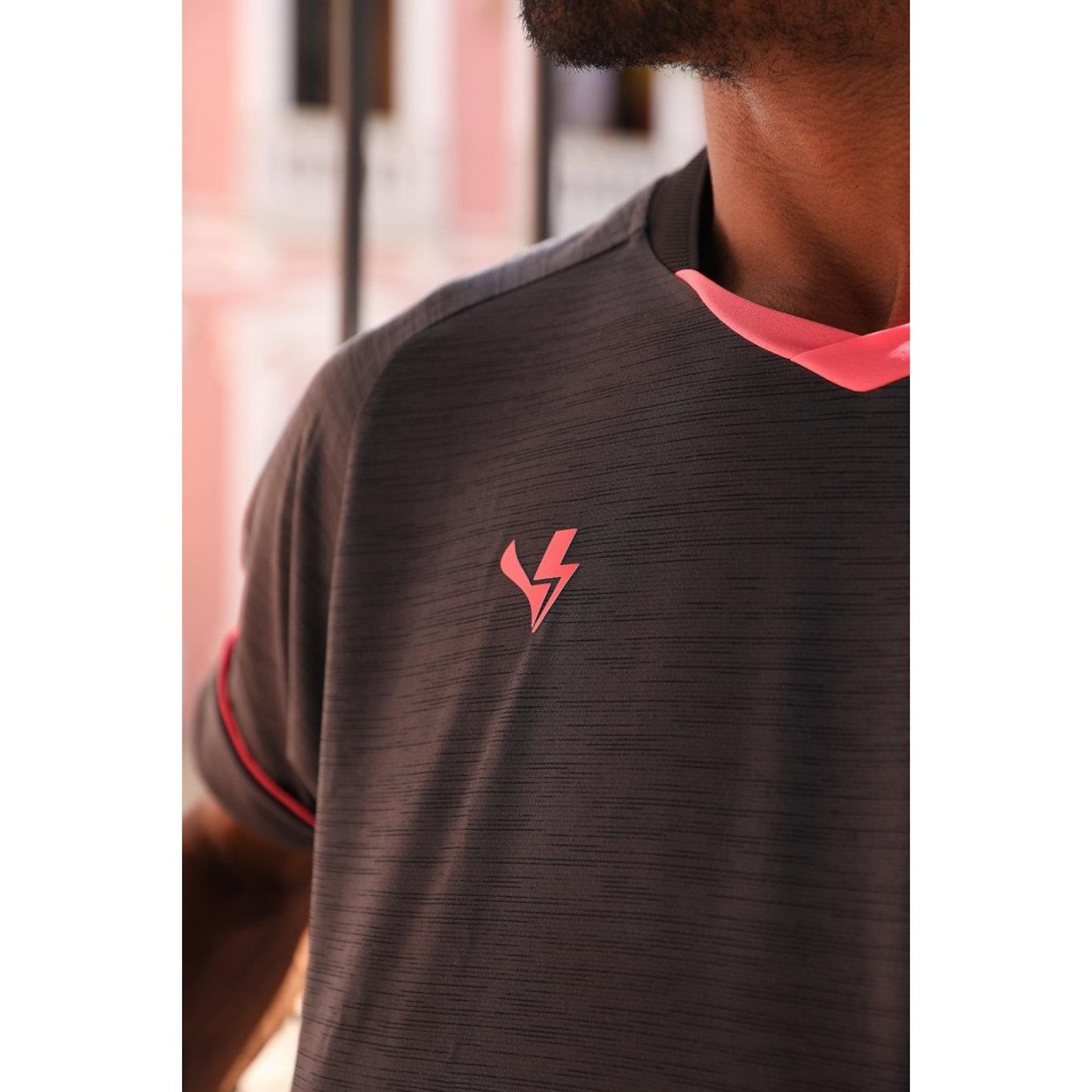 Camisa do Vitória Volt Outubro Rosa - Masculina - Foto 4