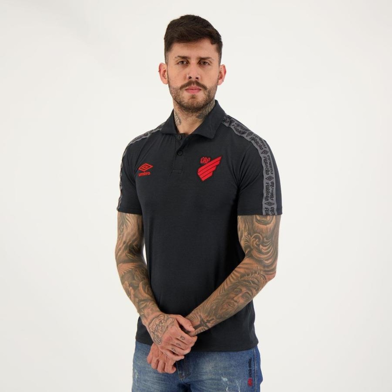 Camisa Polo do Athletico Paranaense Viagem 2022 Umbro - Masculina - Foto 3