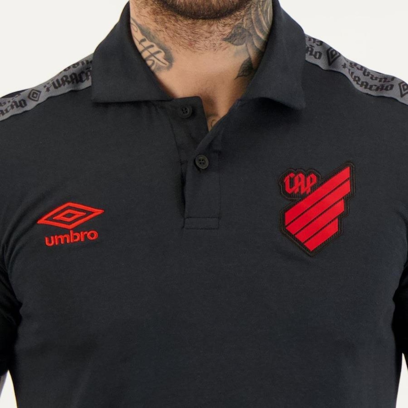 Camisa Polo do Athletico Paranaense Viagem 2022 Umbro - Masculina - Foto 5