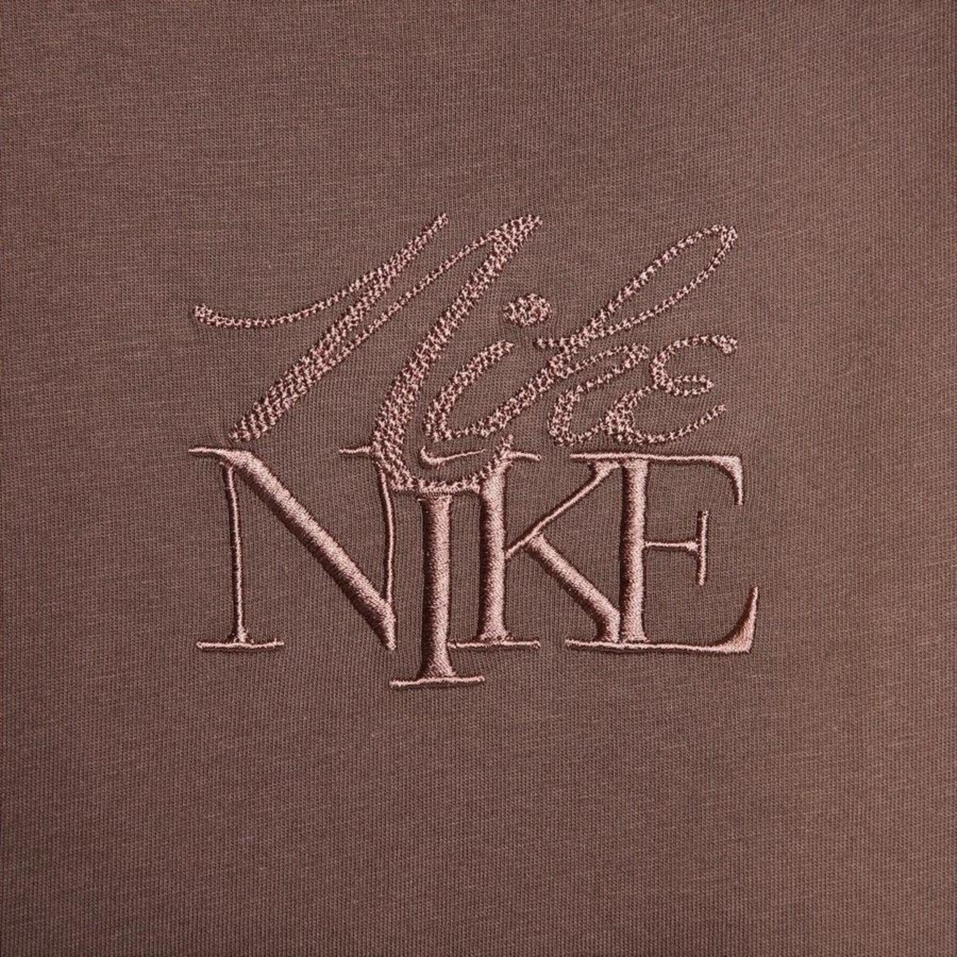 Camiseta Nike Sportswear Monogram - Feminina - Foto 4