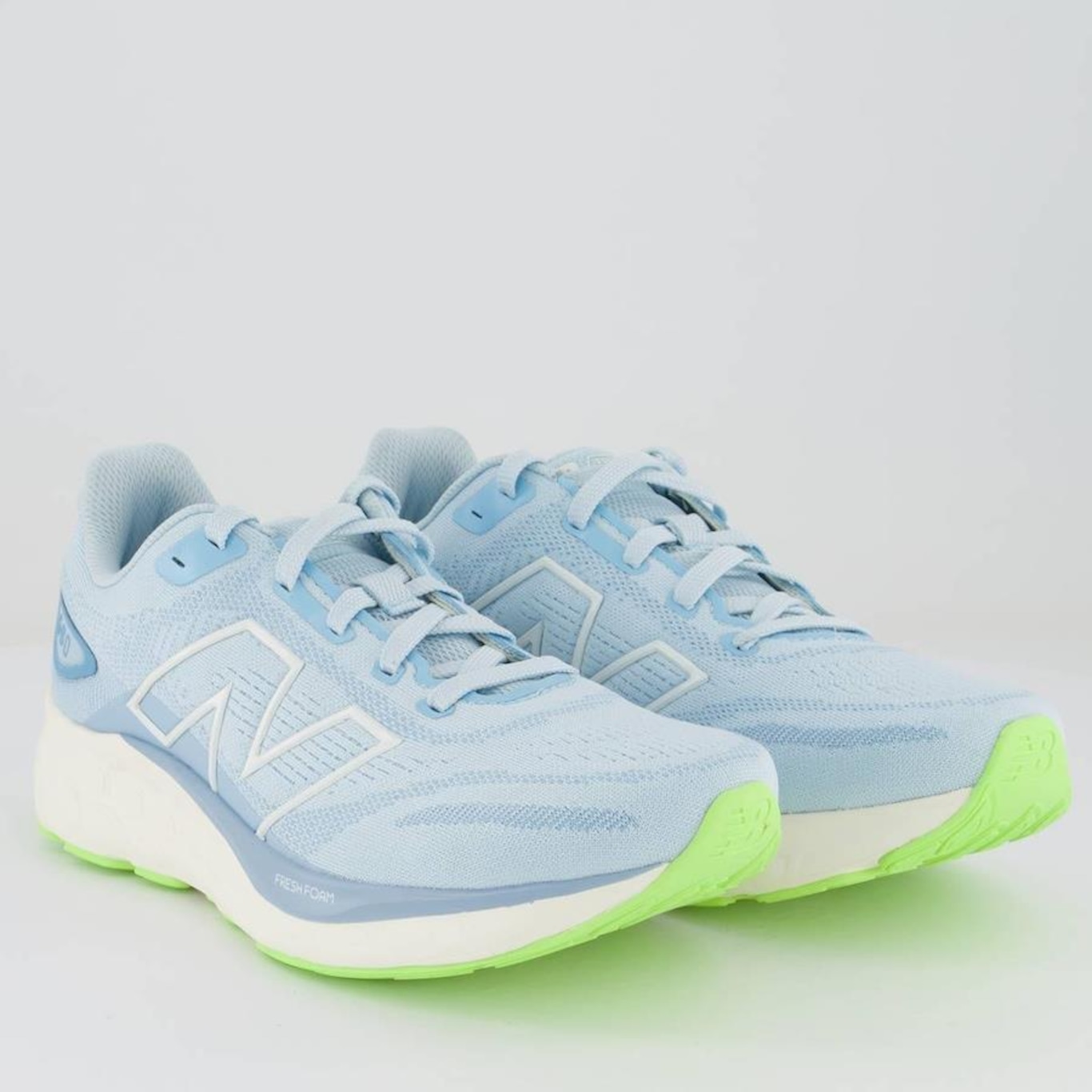 Tênis New Balance Fresh Foam 680V8 - Feminino - Foto 2