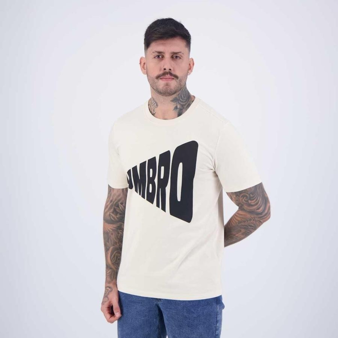 Camiseta Umbro Football Speaker - Masculina - Foto 4