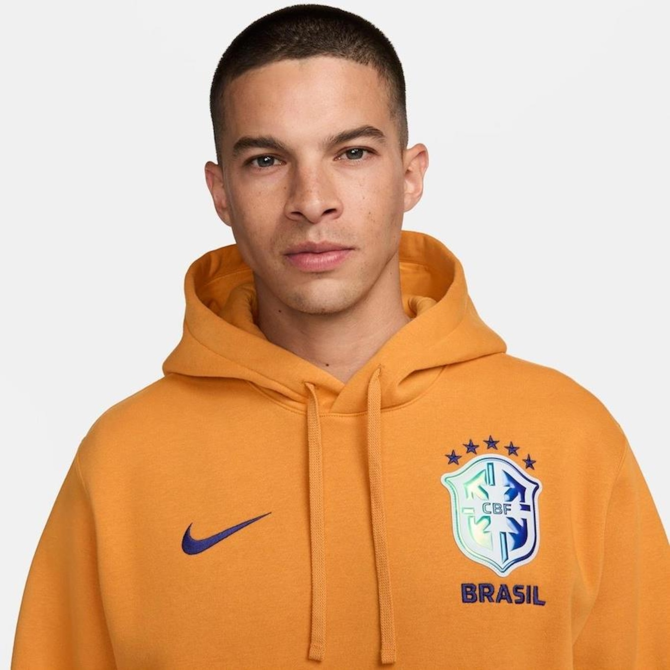 Blusão com Capuz Nike Sportswear Brasil Club - Masculino - Foto 3