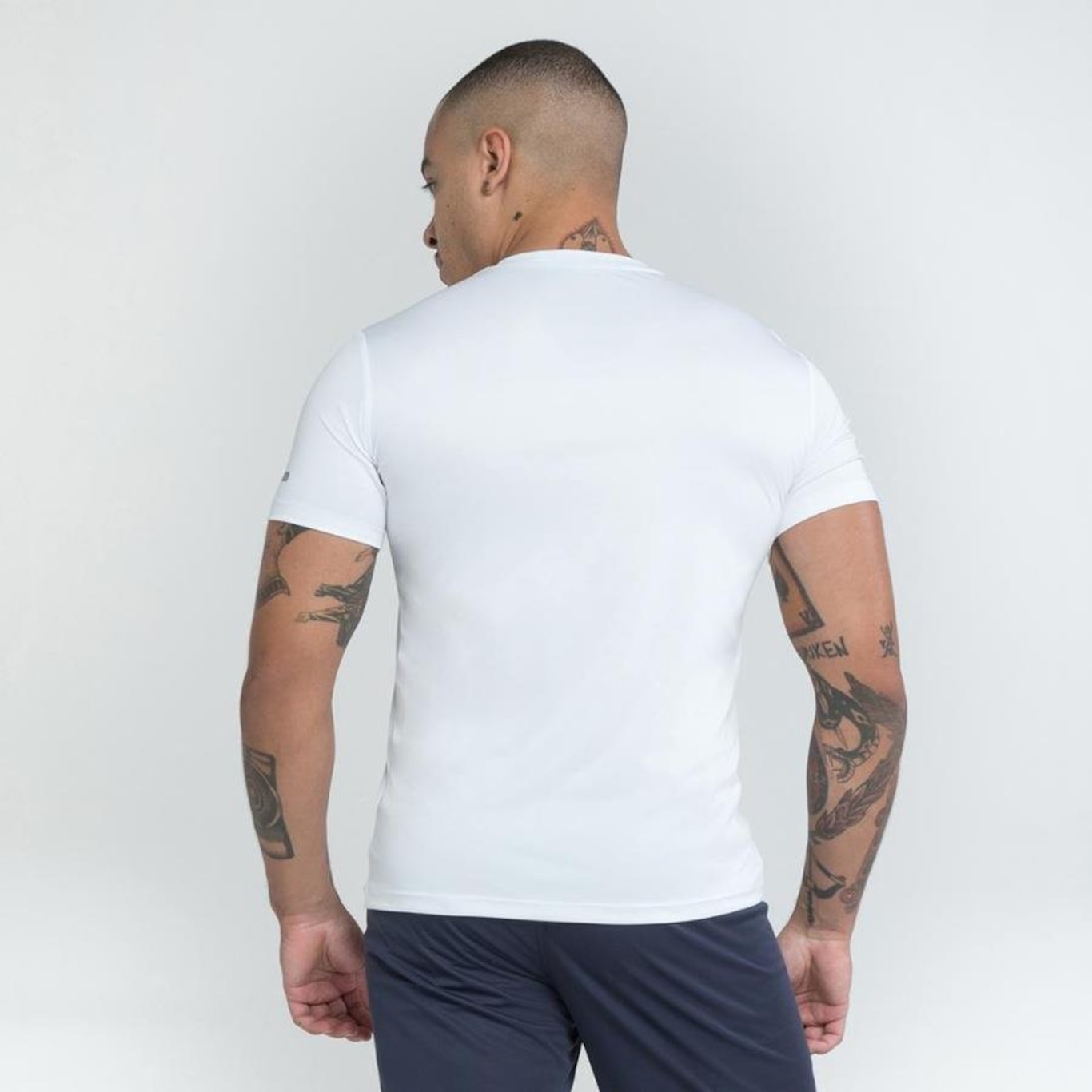 Camisa Umbro Basic UV - Masculina - Foto 2