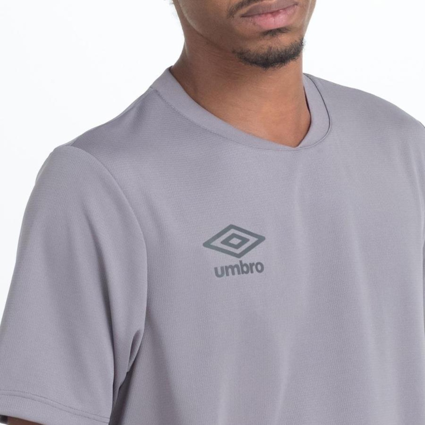 Camiseta Umbro Striker Premium - Masculina - Foto 3