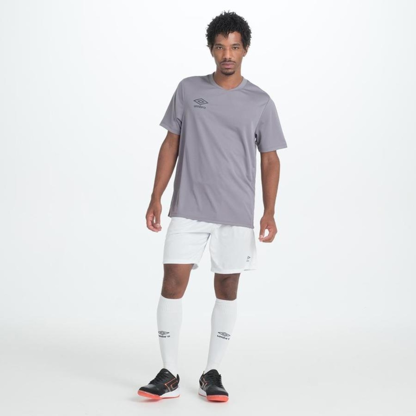 Camiseta Umbro Striker Premium - Masculina - Foto 6