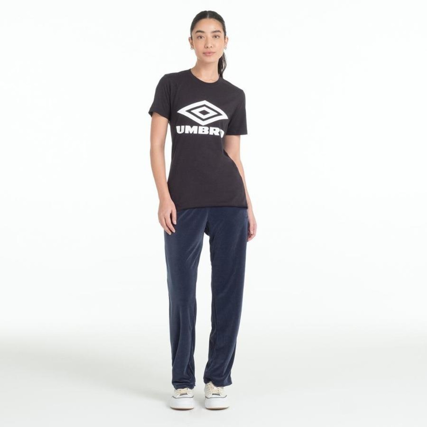 Camiseta Umbro Large Logo Duo - Feminina - Foto 6