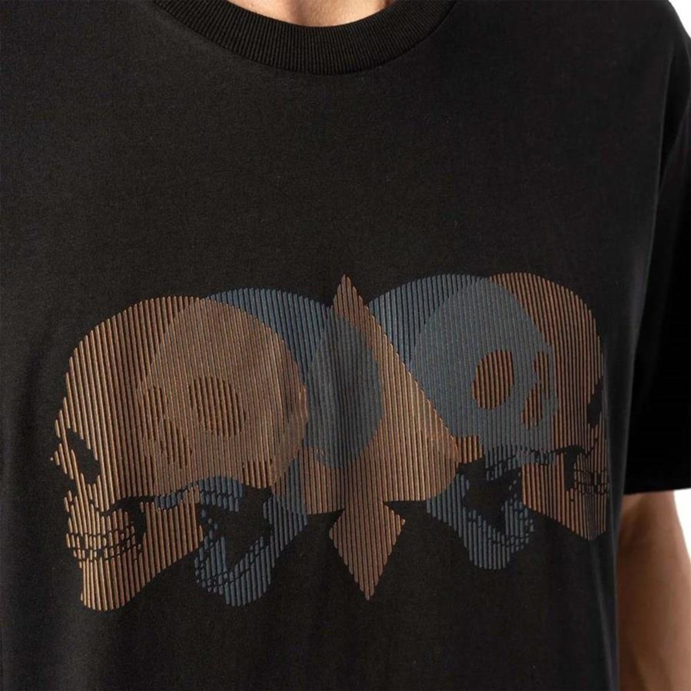 Camiseta MCD Regular Skull Relevo - Masculina - Foto 2