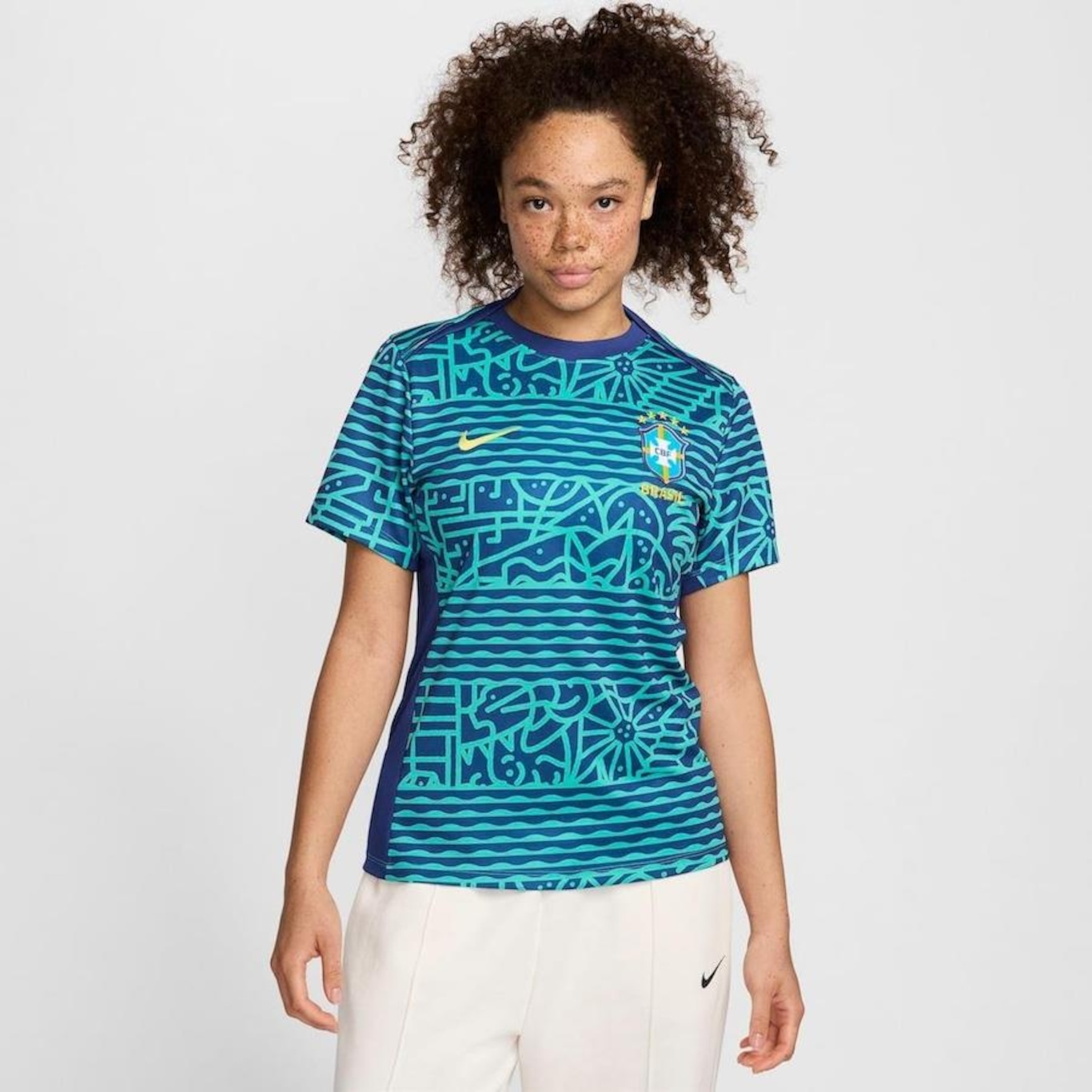 Camiseta Nike Brasil Pré Jogo Dri-Fit Academy Pro - Feminina - Foto 1