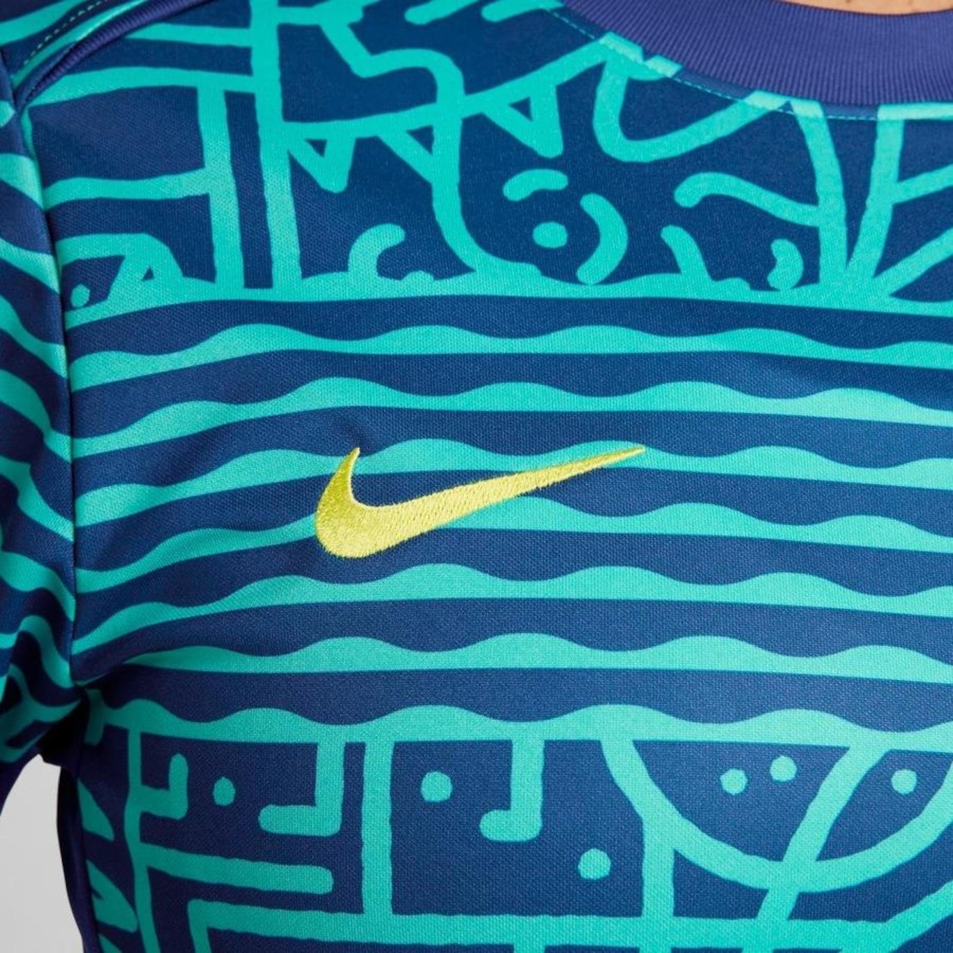 Camiseta Nike Brasil Pré Jogo Dri-Fit Academy Pro - Feminina - Foto 4