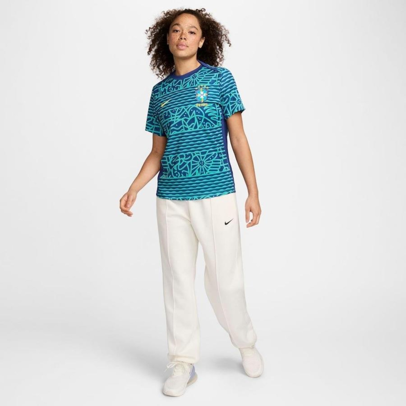 Camiseta Nike Brasil Pré Jogo Dri-Fit Academy Pro - Feminina - Foto 5