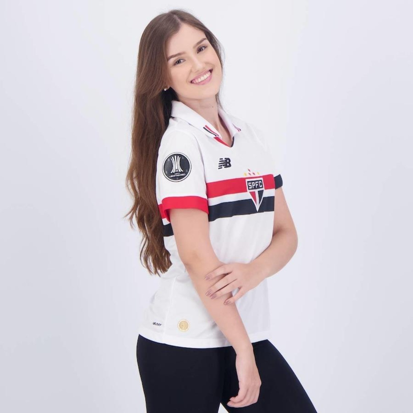 Camisa do São Paulo I 2024 Patch Libertadores New Balance - Feminina - Foto 2