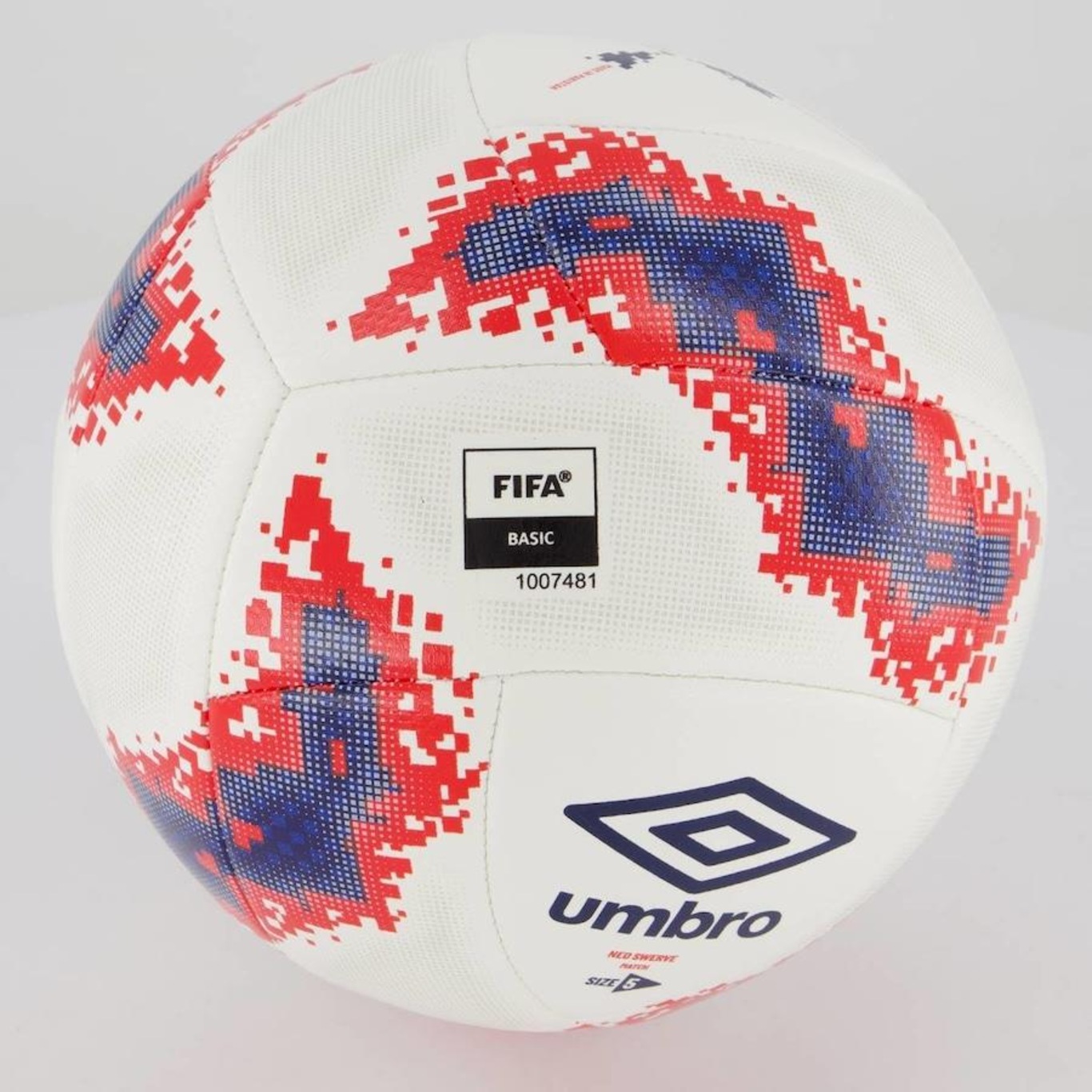 Bola de Futebol de Campo Umbro Neo Swerve Match Fifa Basic - Foto 2