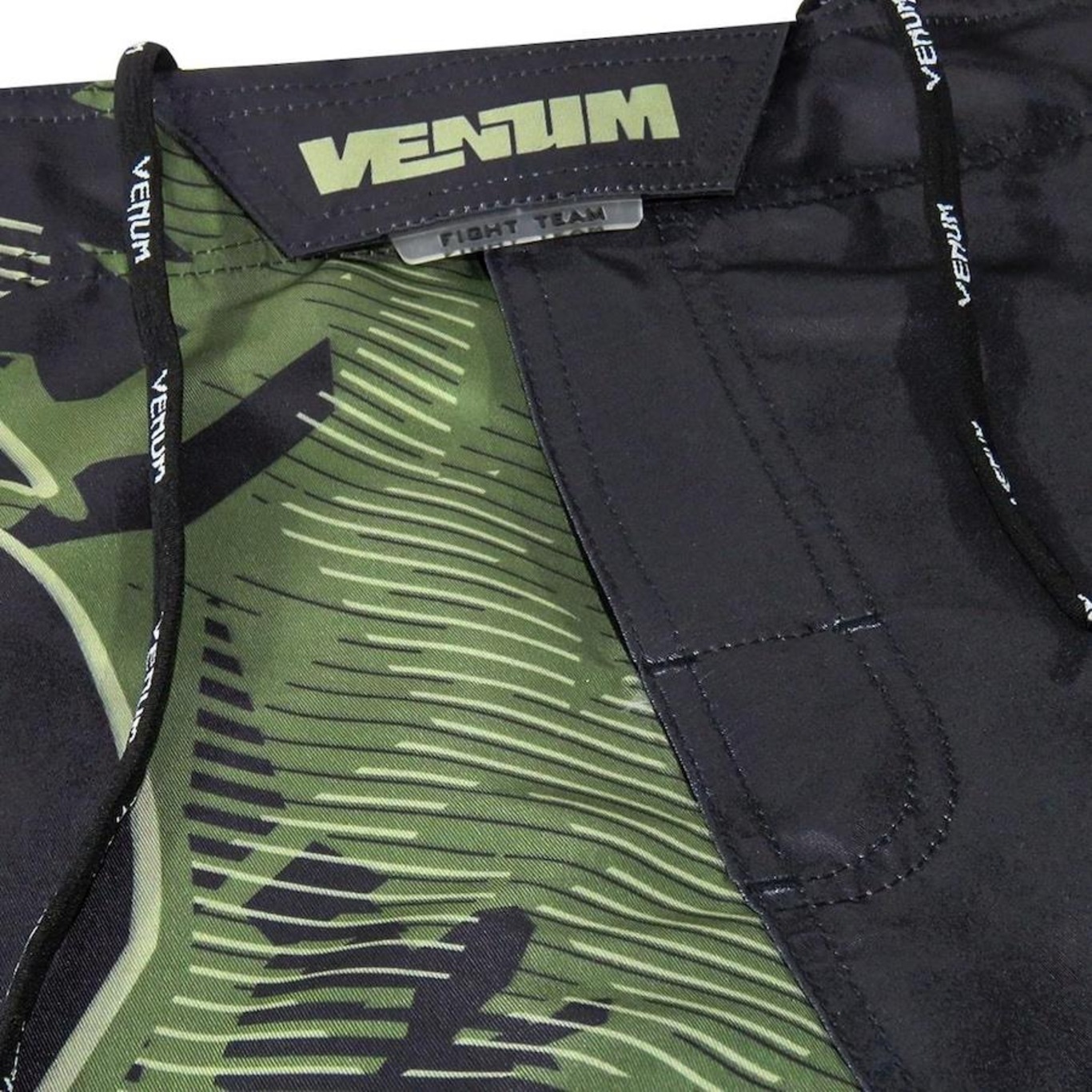 Bermuda Fightshort Venum Giant Classic 3.0 Florest - Masculina - Foto 4