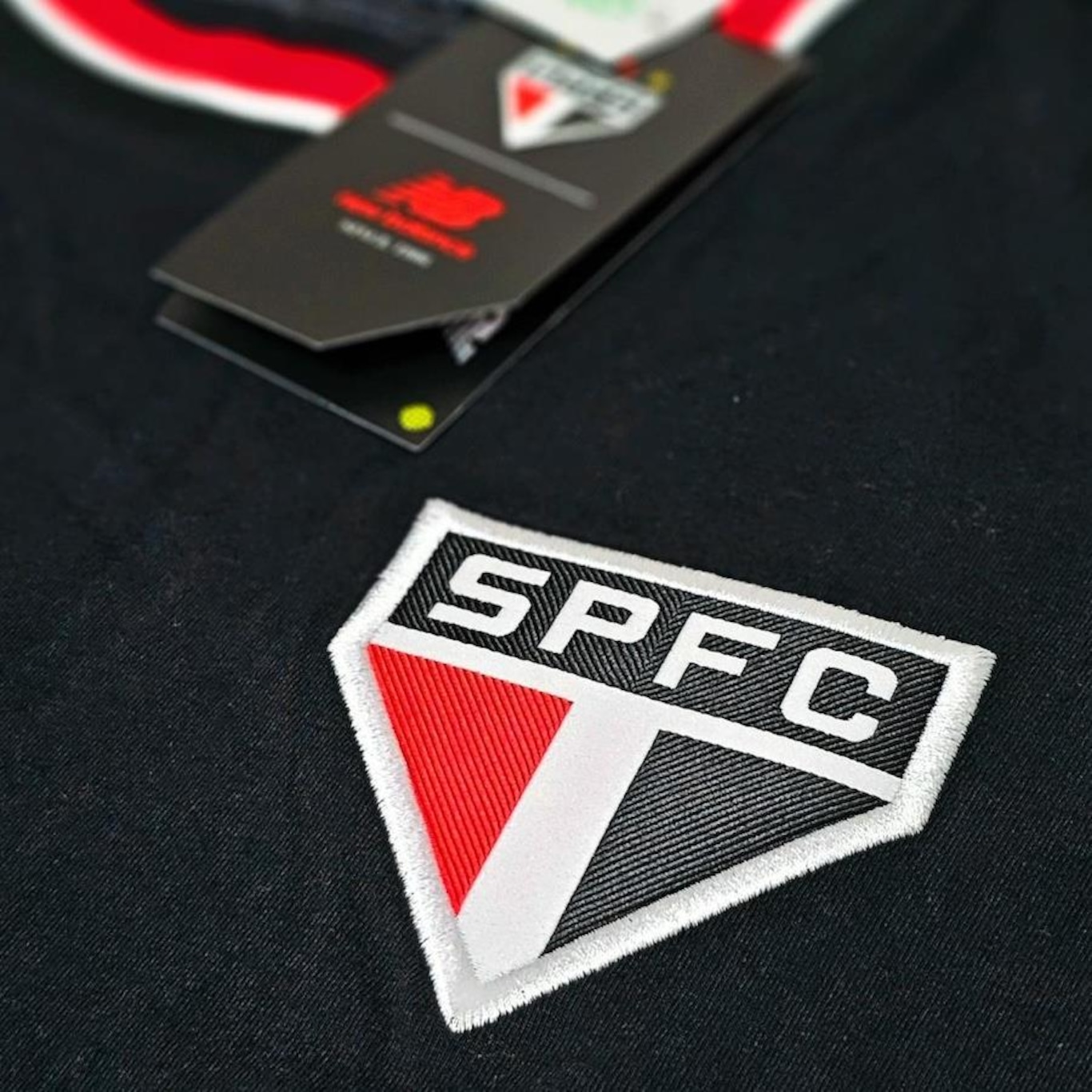 Camisa do São Paulo 2024 Retrô New Balance - Masculina - Foto 4