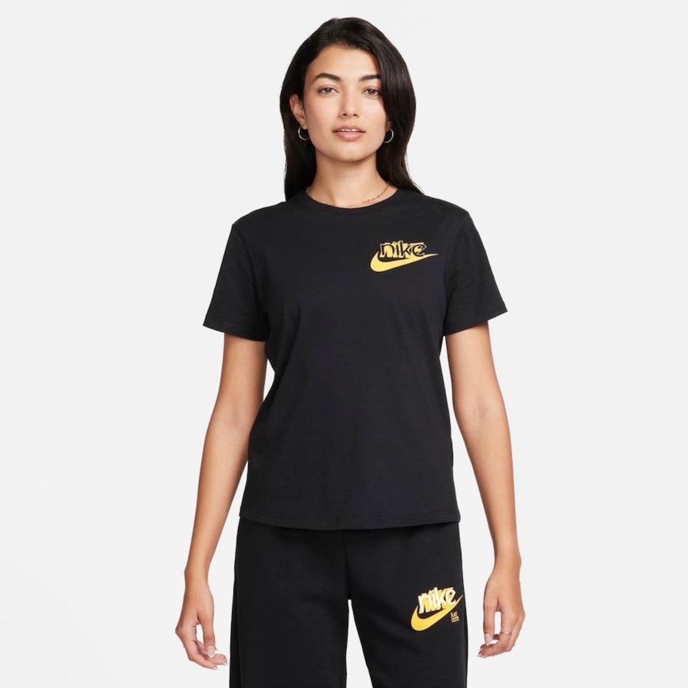 Camiseta Nike Sportswear Club - Feminina - Foto 1