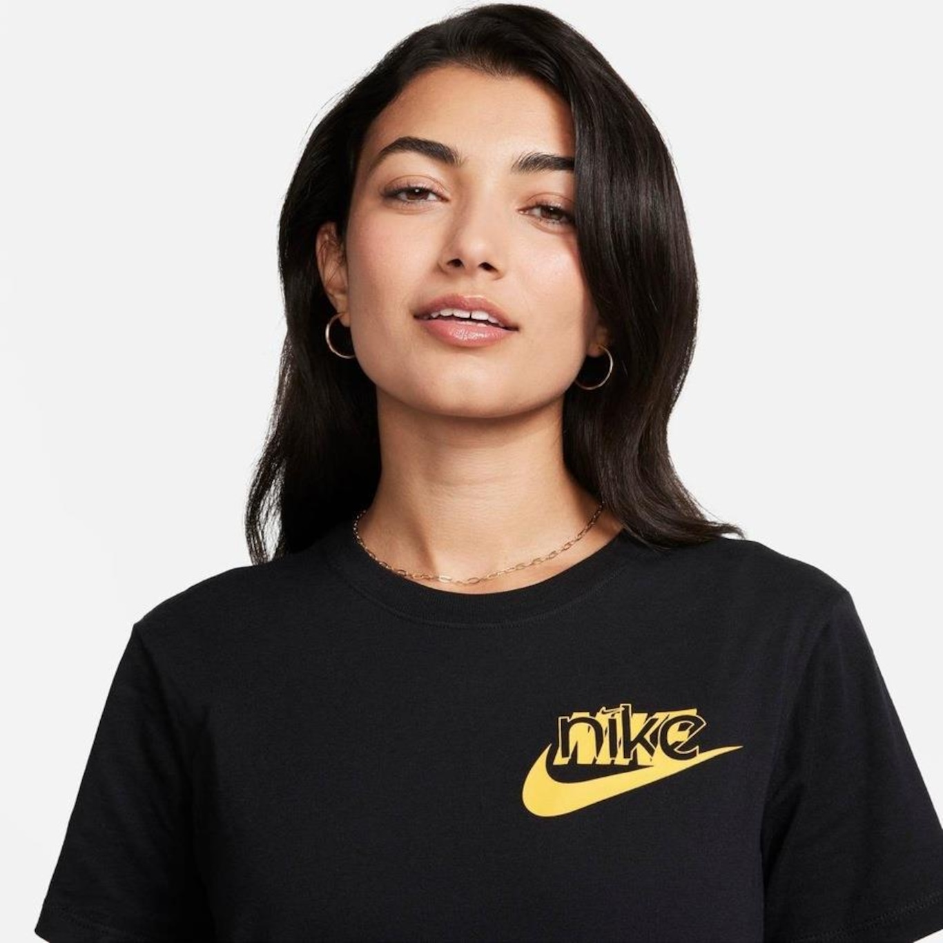 Camiseta Nike Sportswear Club - Feminina - Foto 3