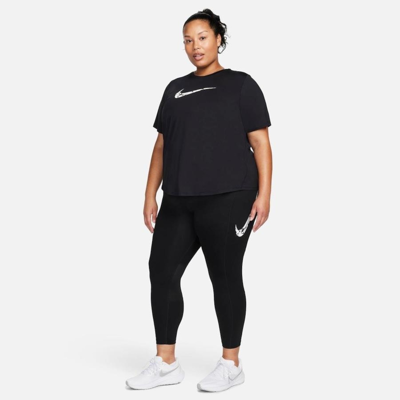 Calça Legging Plus Size Nike Fast - Feminina - Foto 6