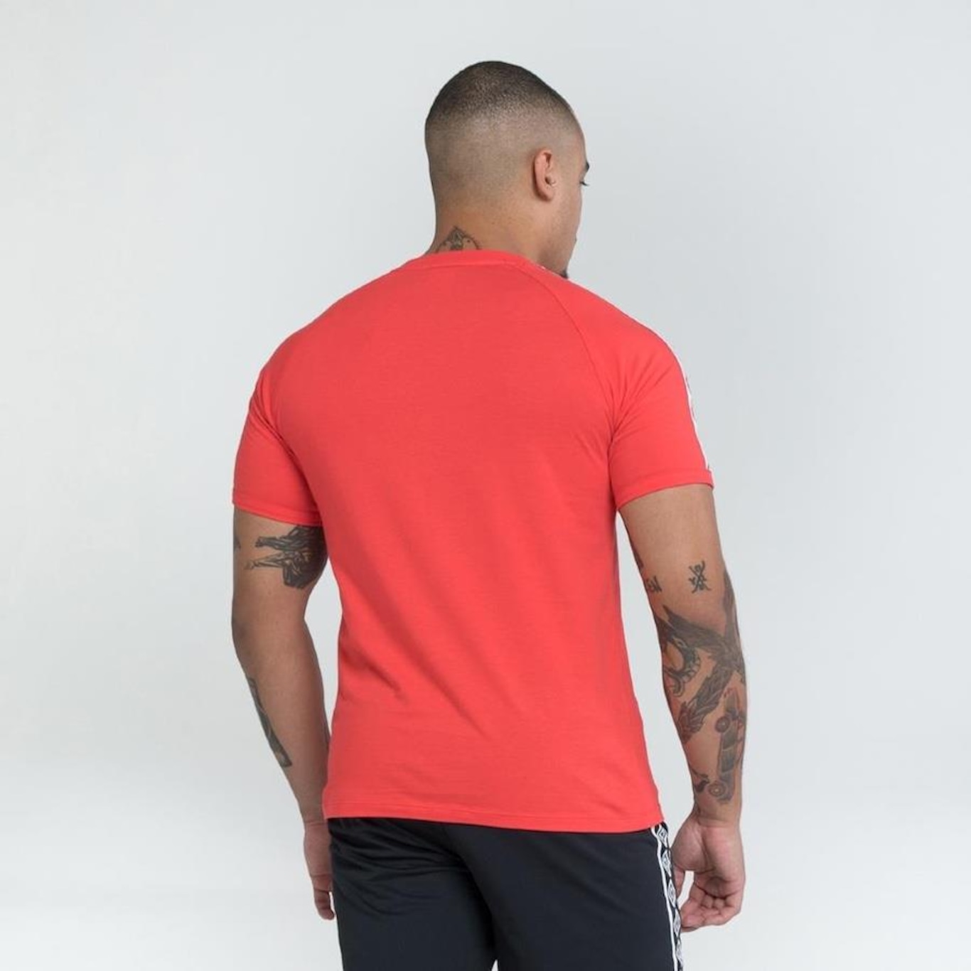 Camiseta Umbro Essence Esportiva - Masculina - Foto 4