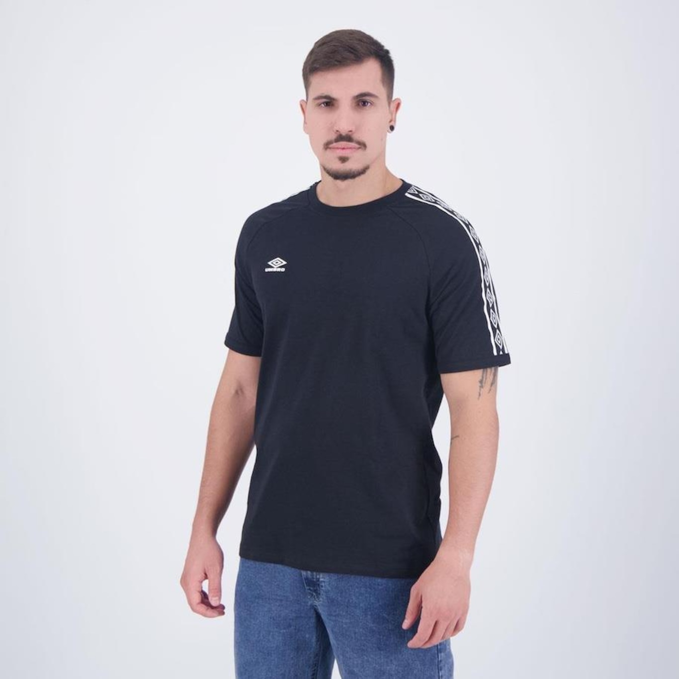 Camiseta Umbro Essence - Masculina - Foto 3