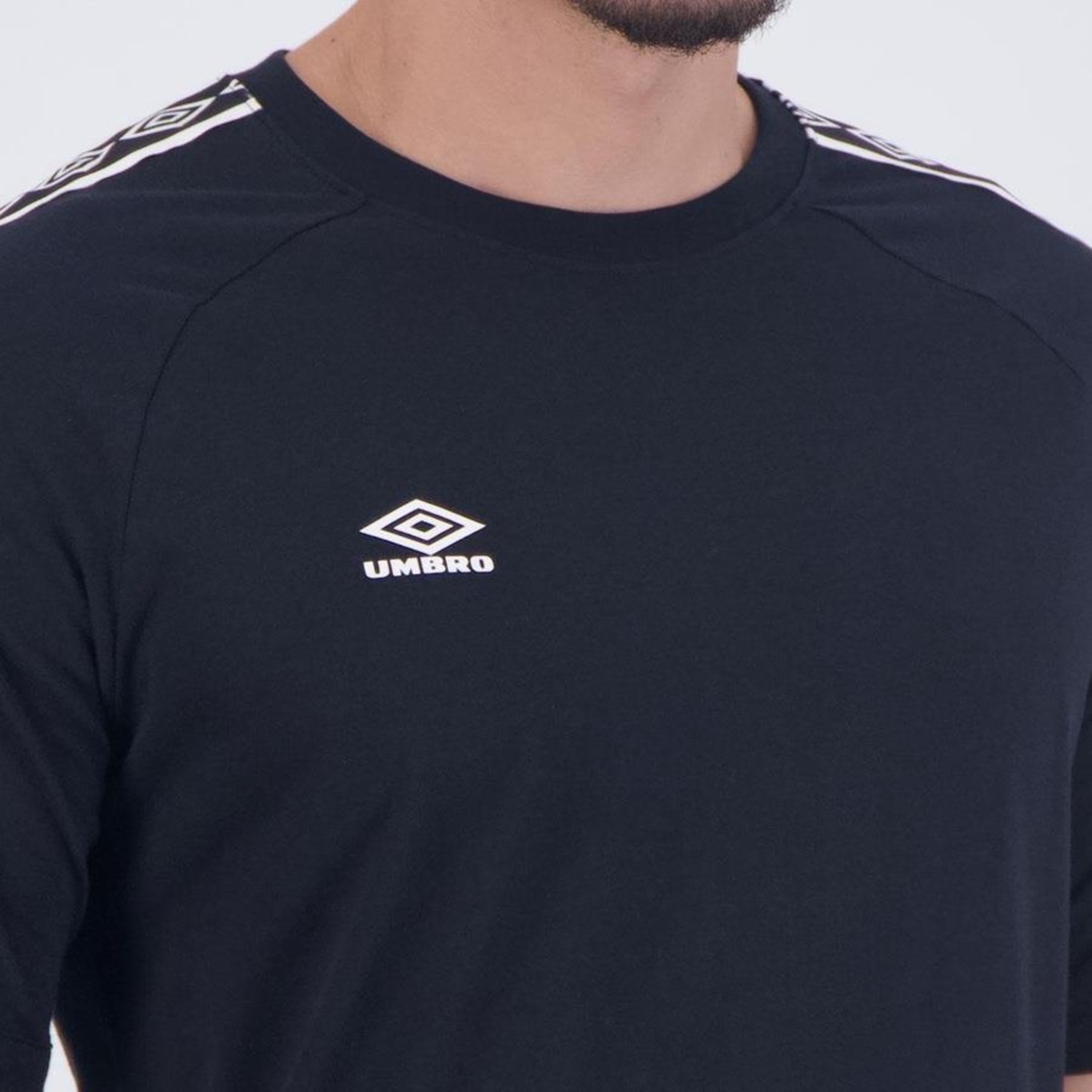 Camiseta Umbro Essence - Masculina - Foto 5