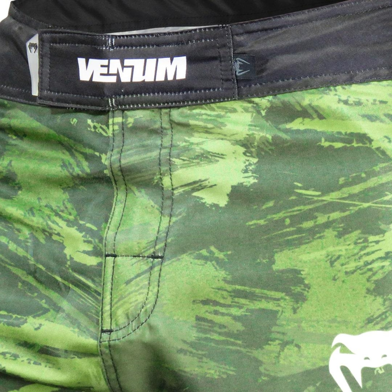 Bermuda Venum Fightshort Camo Vulkan Performance - Masculina - Foto 5