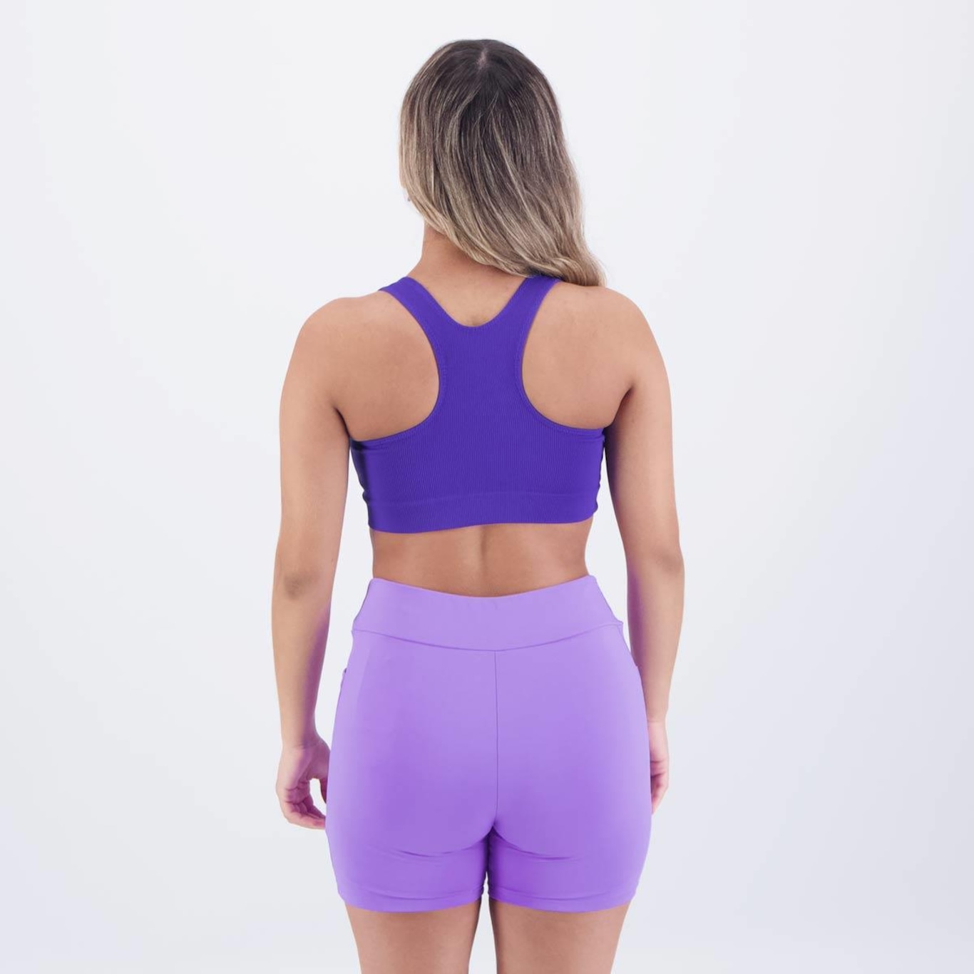 Conjunto Selene: Top Fitness Canelado sem Costura + Shorts com Bolso - Feminino - Foto 5