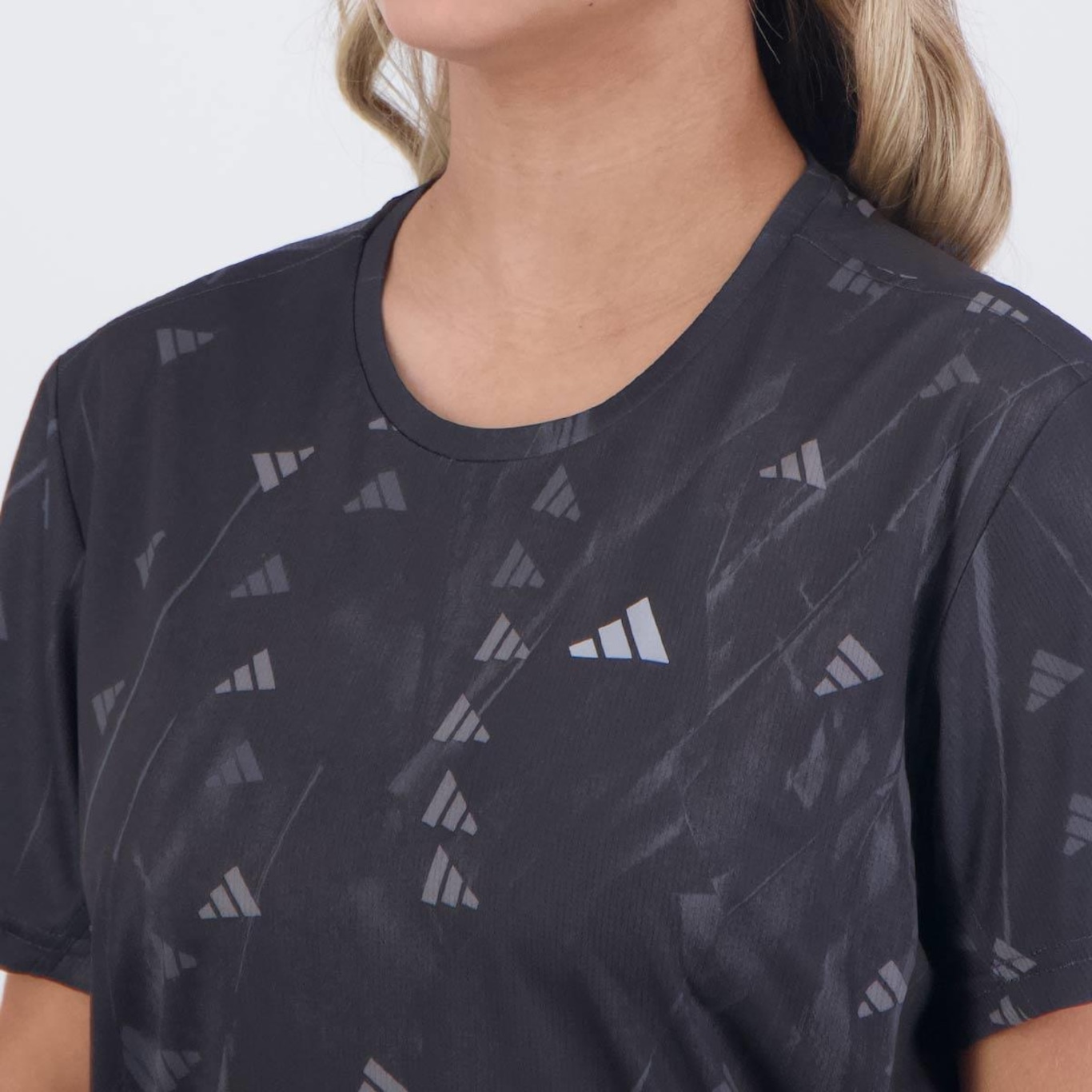 Camiseta adidas Run It Brand Love - Feminina - Foto 5