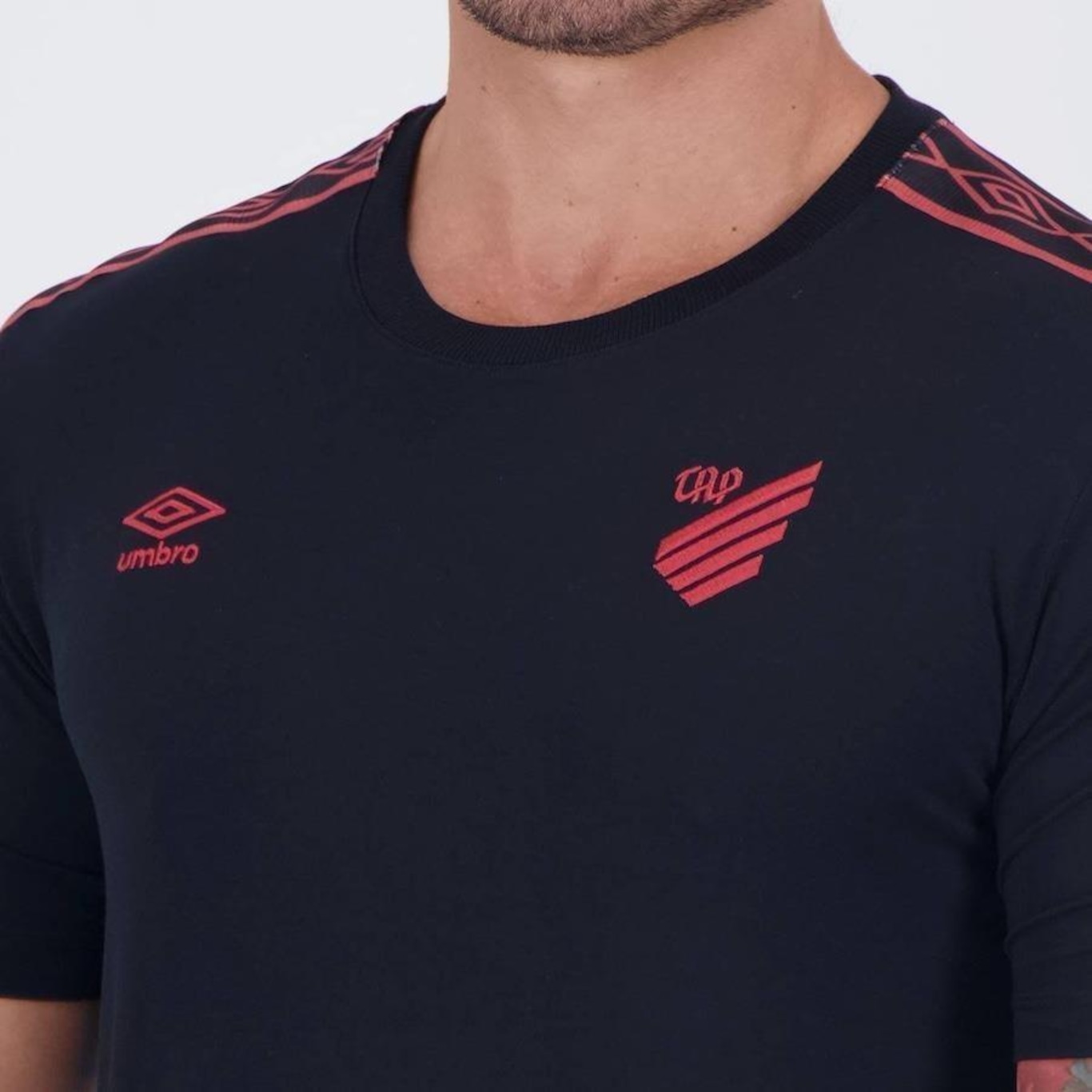 Camisa do Athlético Paranaense Concentração 2024 Umbro - Masculina - Foto 2