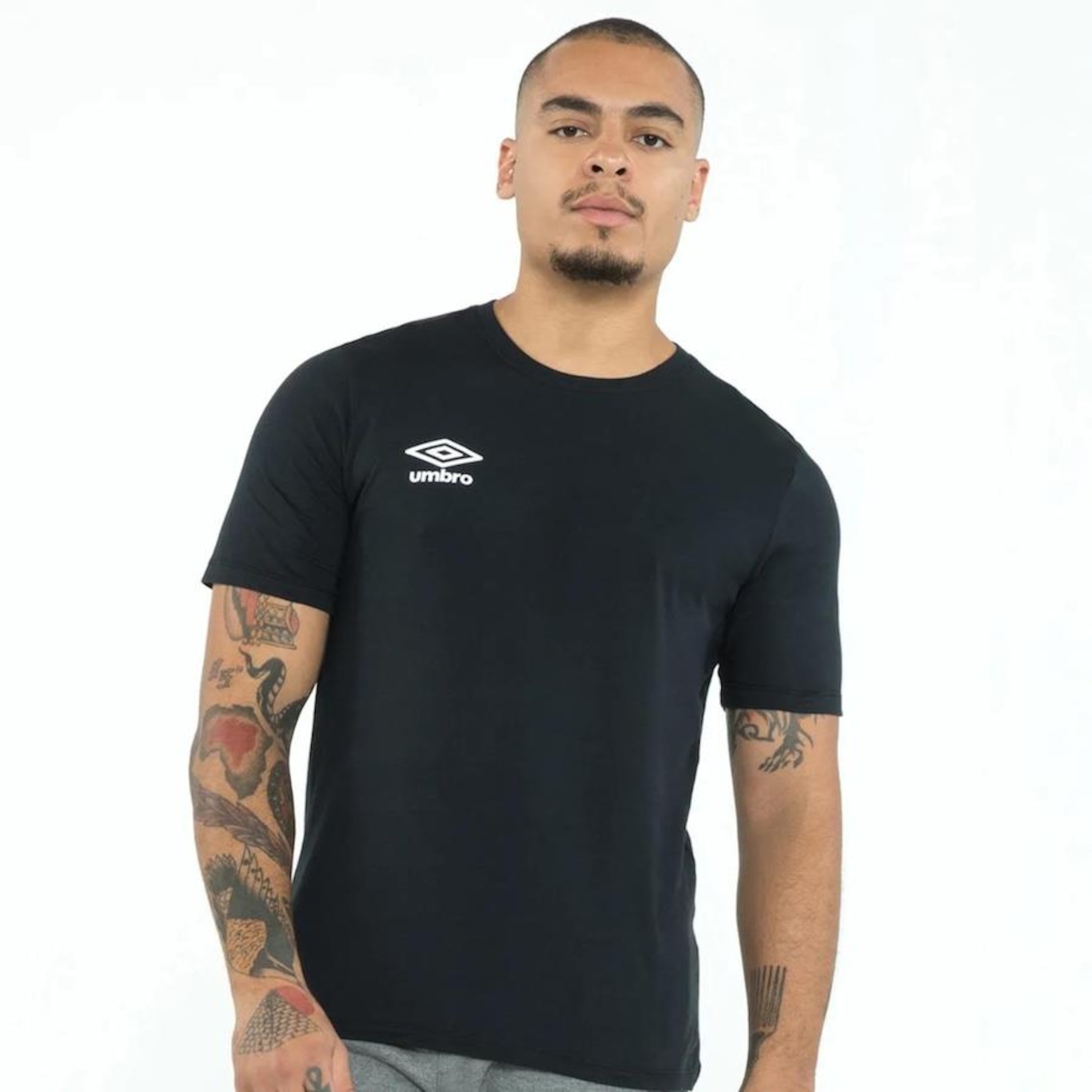 Camiseta Masculina Umbro Essential Algodão - Masculina - Foto 1