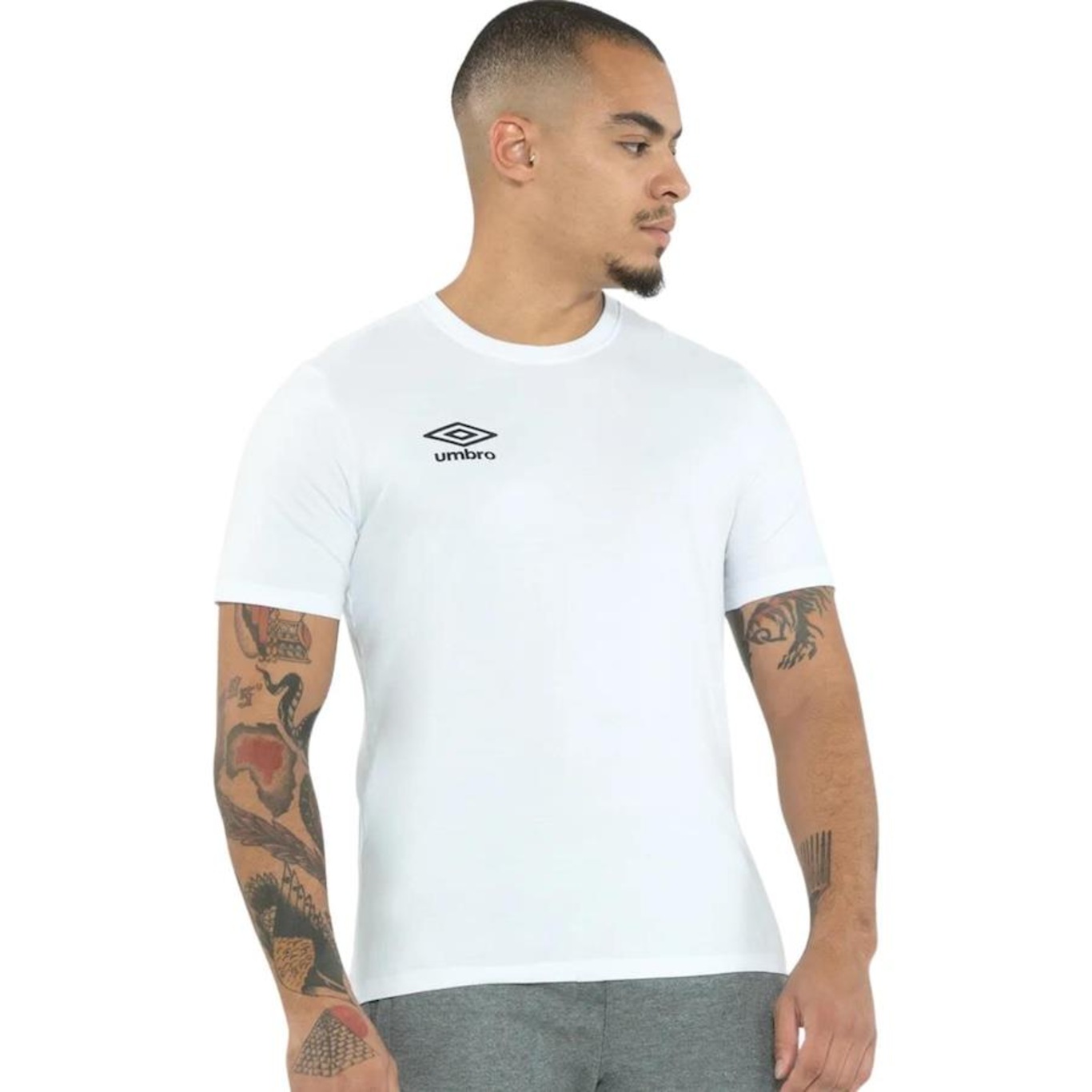 Camiseta Umbro Essential Algodão - Masculina - Foto 4